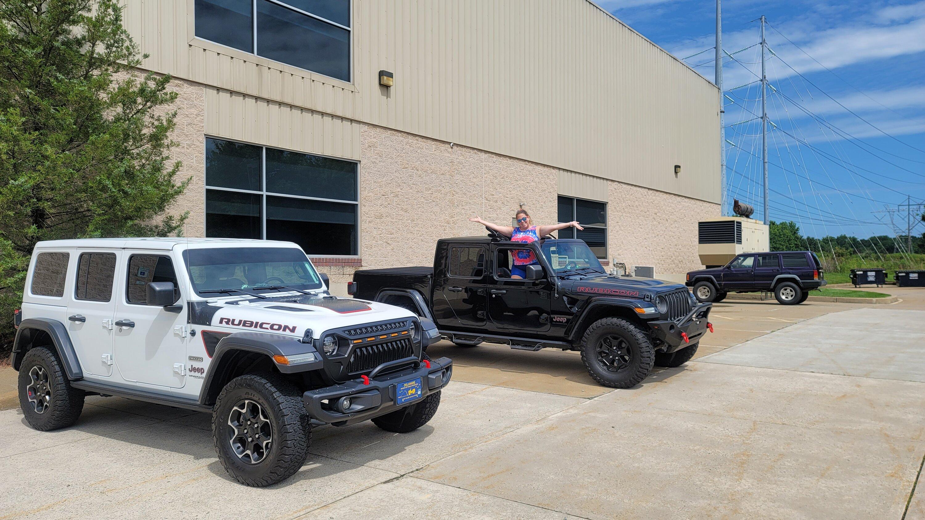 Jeep Gladiator Jeeps Parking Next To Jeeps 20220703_104137