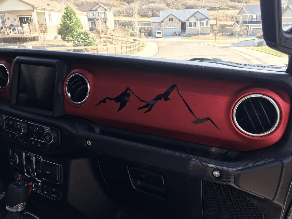 Jeep Gladiator What are people doing with the big blank dash area in front of the passenger? 1656865068132