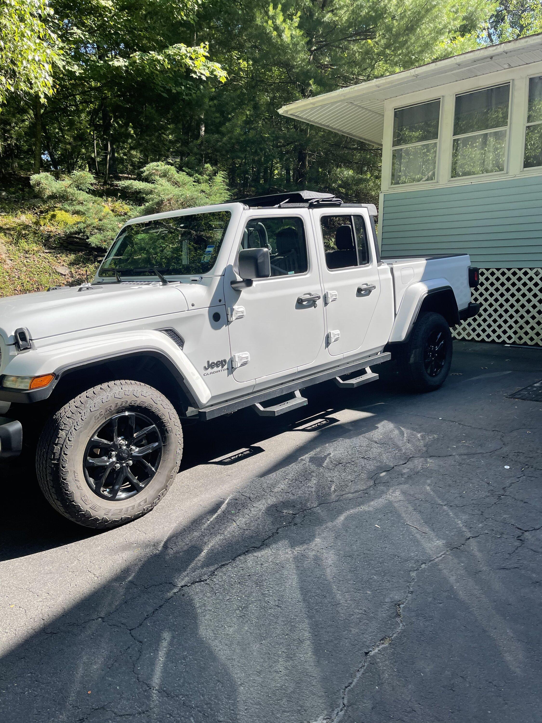 Jeep Gladiator Rugged Ridge Voyager Soft top 82C66615-98AC-4711-8D83-6C37DA406990