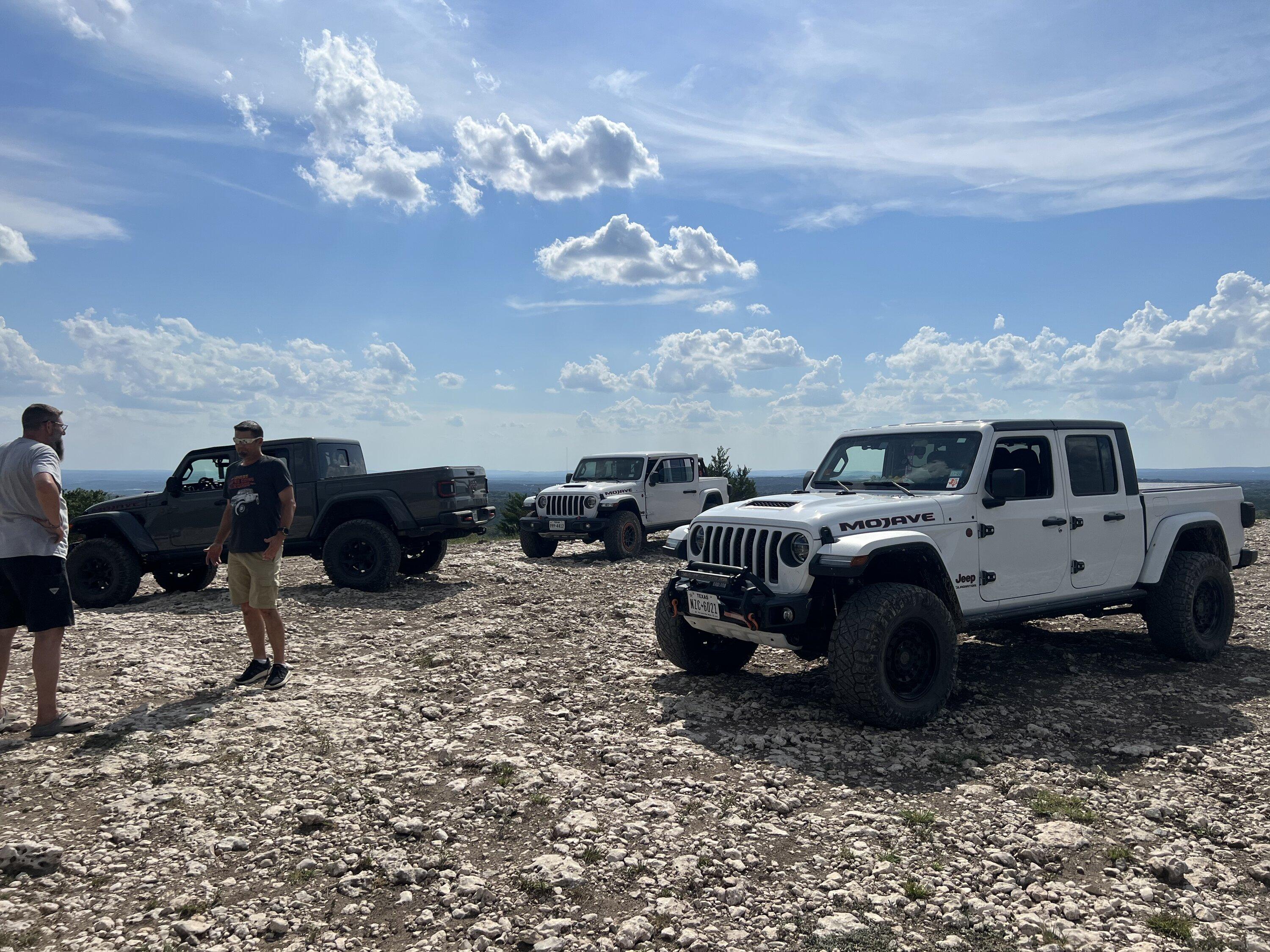 Jeep Gladiator Jeeps Parking Next To Jeeps 9EA184AA-3240-4019-B602-D8673784F7F7
