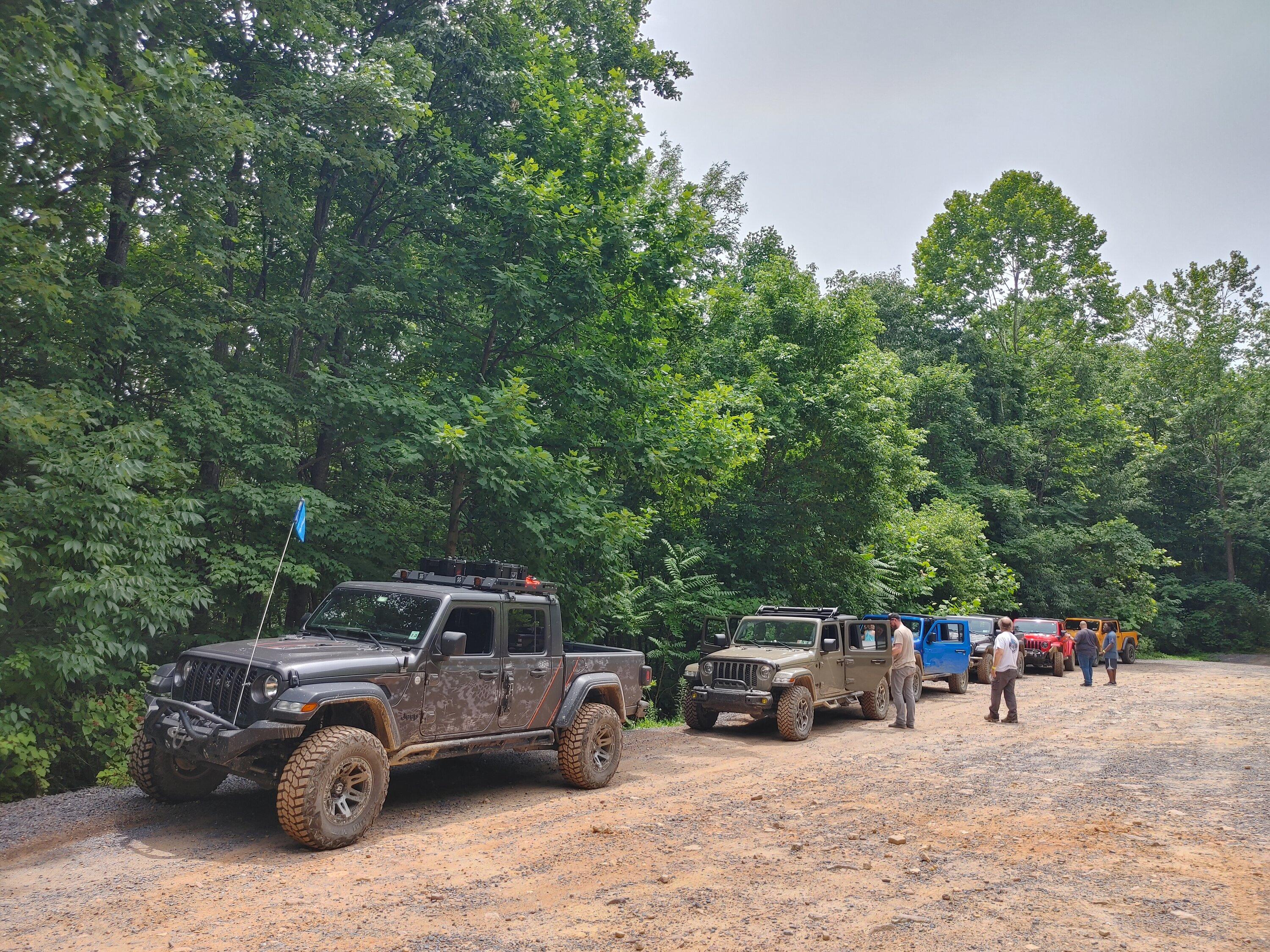 Jeep Gladiator Jeeps Parking Next To Jeeps 0702221338a_HDR