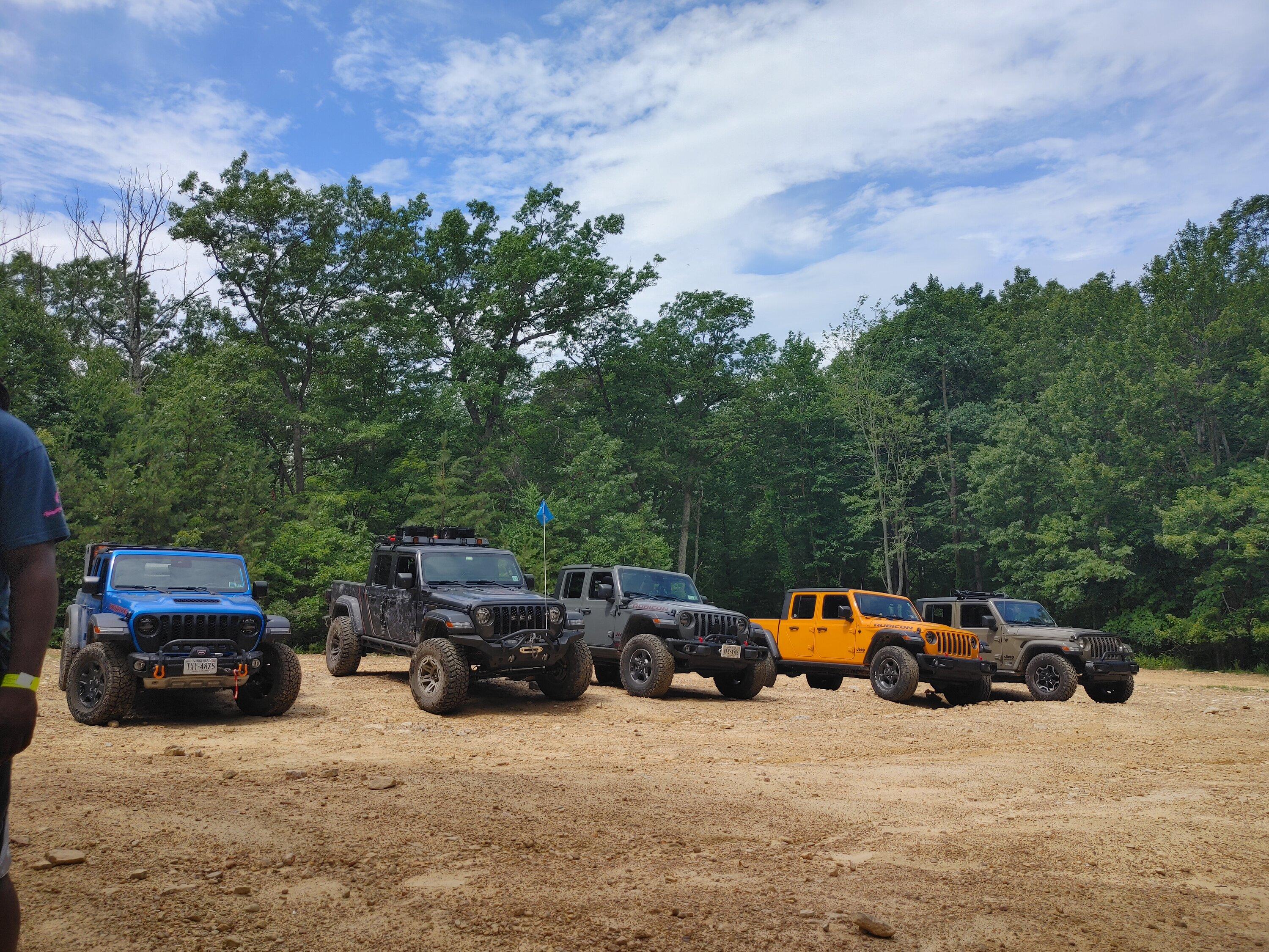 Jeep Gladiator Jeeps Parking Next To Jeeps 0702221201_HDR