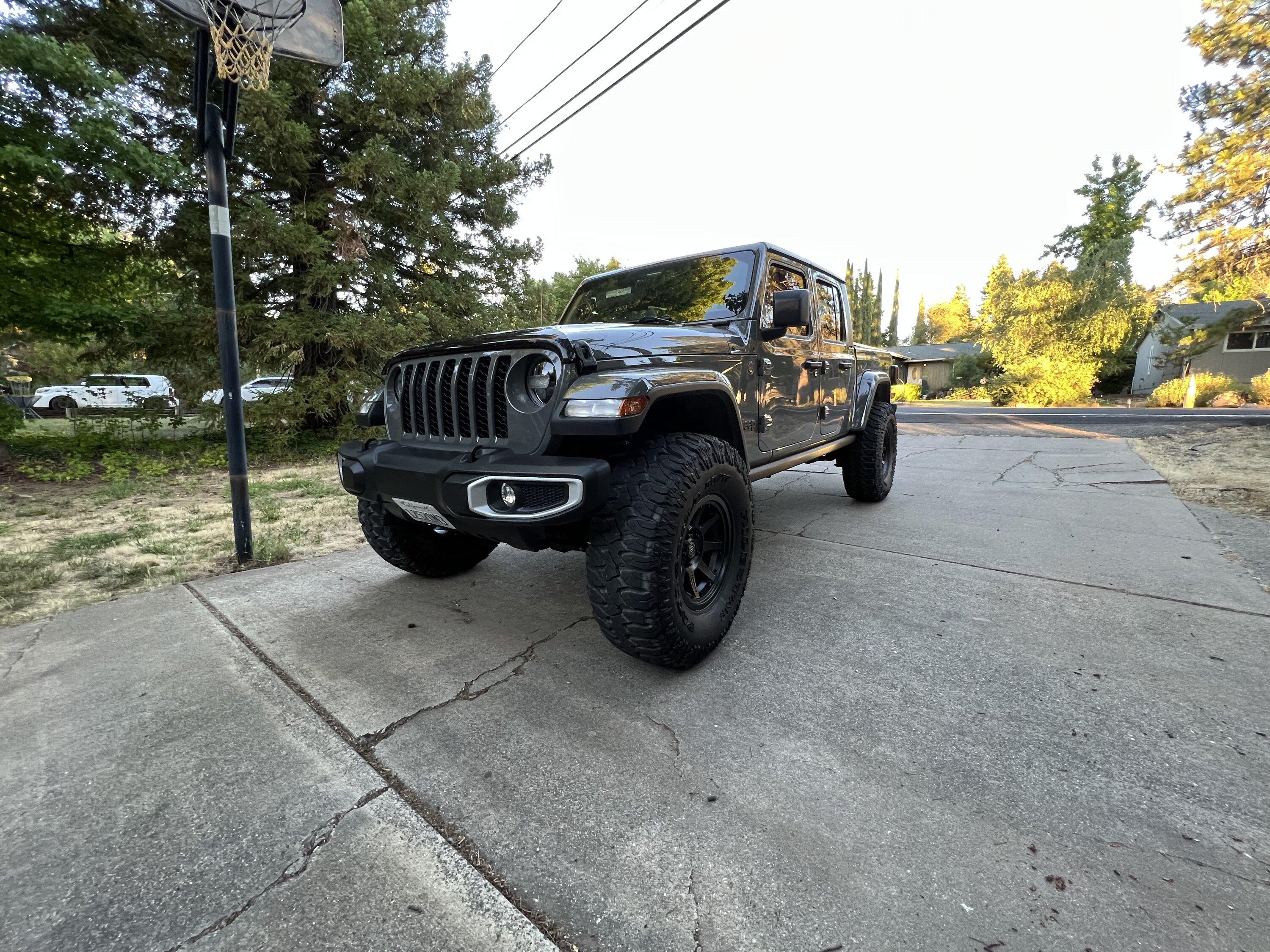 Jeep Gladiator Ecodiesel metal cloak dual rate 3.5” review. 7019F7A9-DCE5-4BB2-A4B0-518FF2512E50