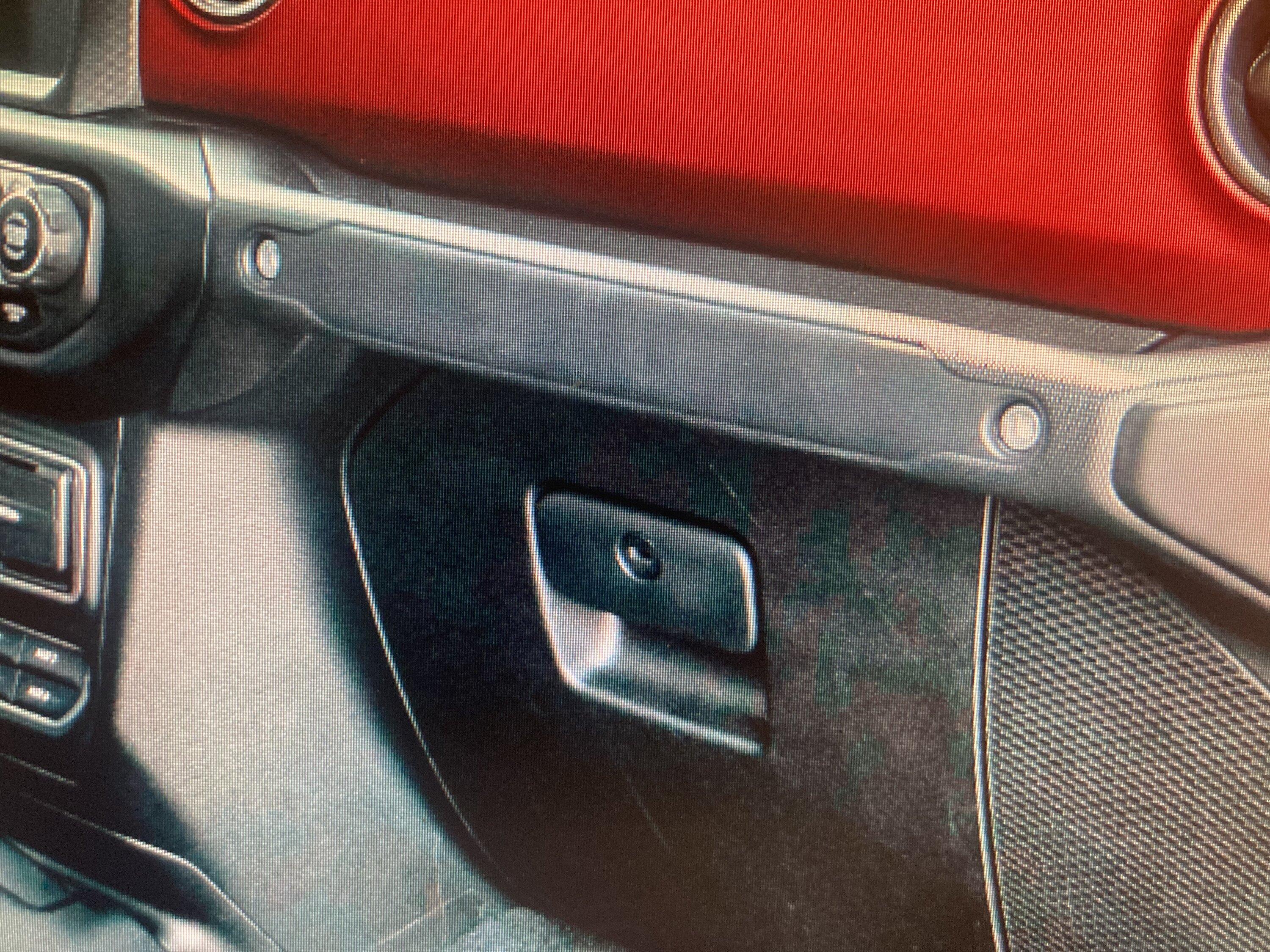 Jeep Gladiator Passenger Dash handle insert options? 6DFAA651-85F7-4F95-A98B-92A6BC04CBC3