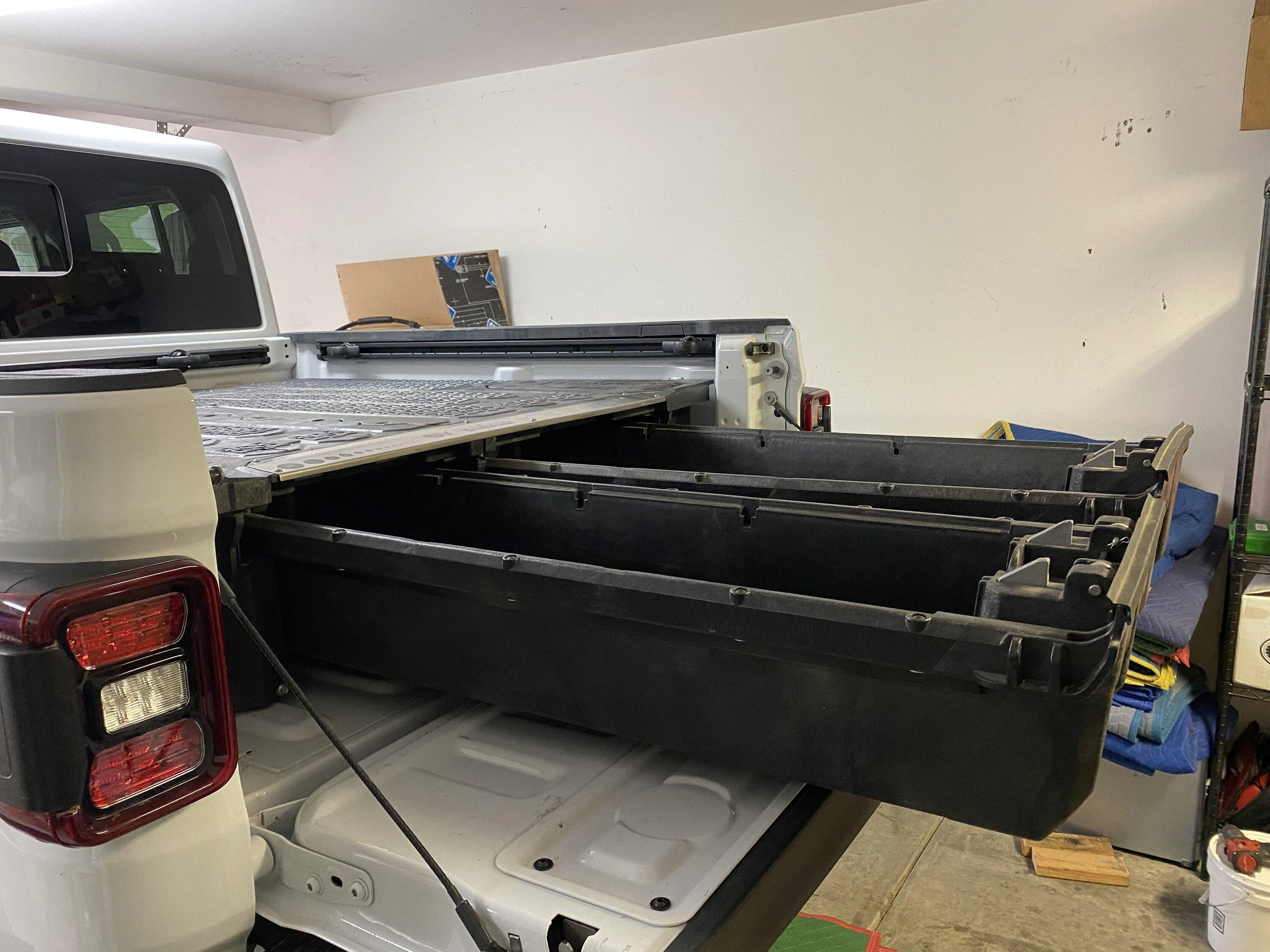 Jeep Gladiator Decked Drawer System 50B27B49-B86A-4F78-AF51-ECDA3D55F6DA