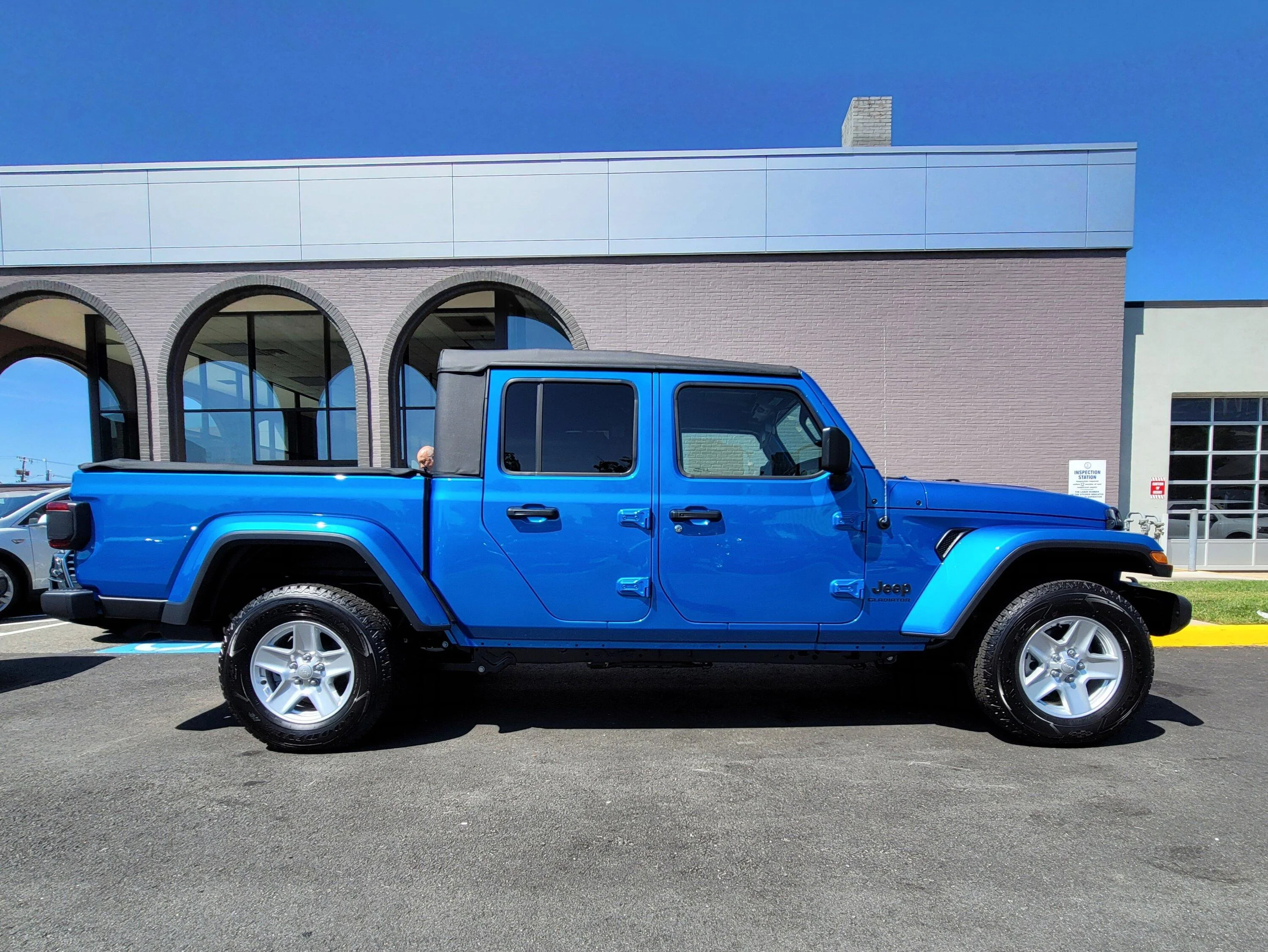 Jeep Gladiator Factory Half Doors installed 20220704_104421