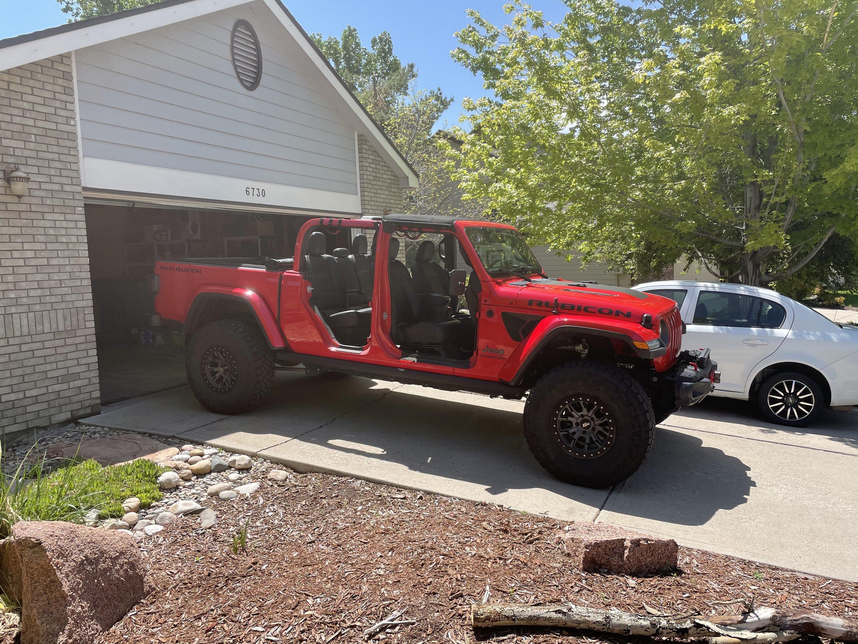 Jeep Gladiator Can you take the rear roof (Freedom/Hardtop) off, while keeping Sunrider fliptop (front) on? 8C432F7B-5EDD-4AA0-94BD-769DF511AF4F