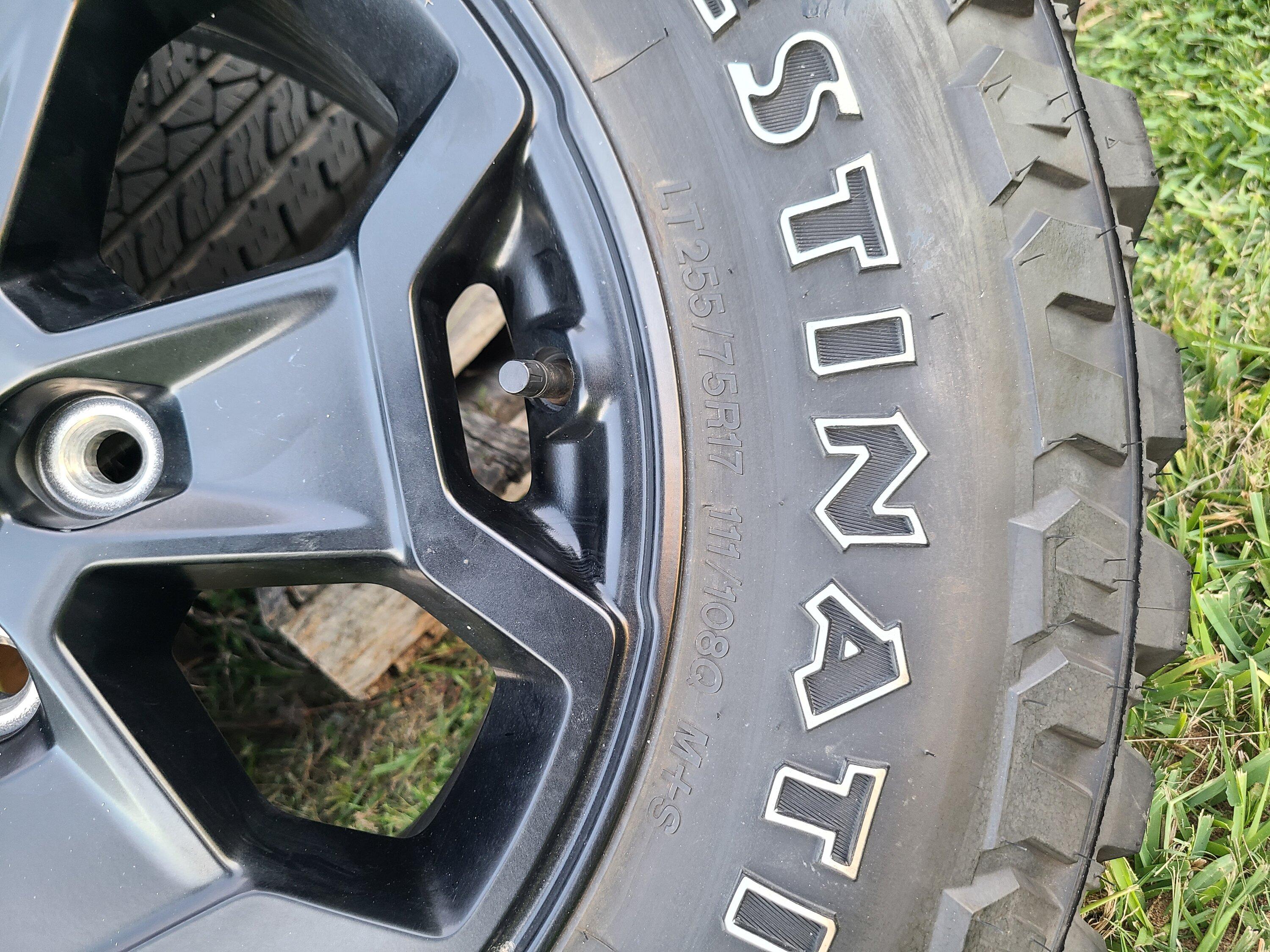 Jeep Gladiator Black Texas Trail Edition Wheels $800 20220705_193324