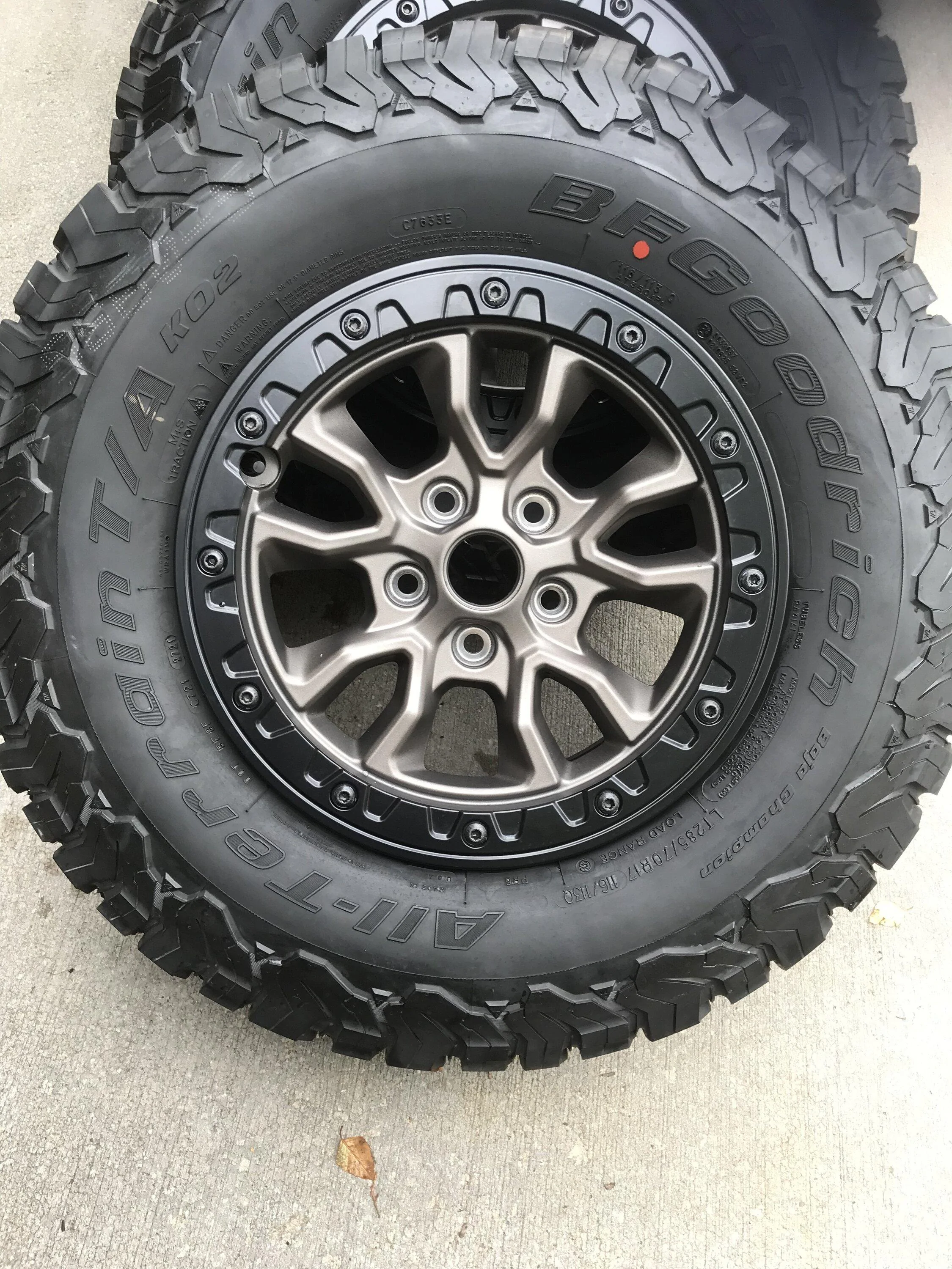 Jeep Gladiator 392 Wheels and tires $2400 4267CF70-59FF-479B-898C-043291225DBD