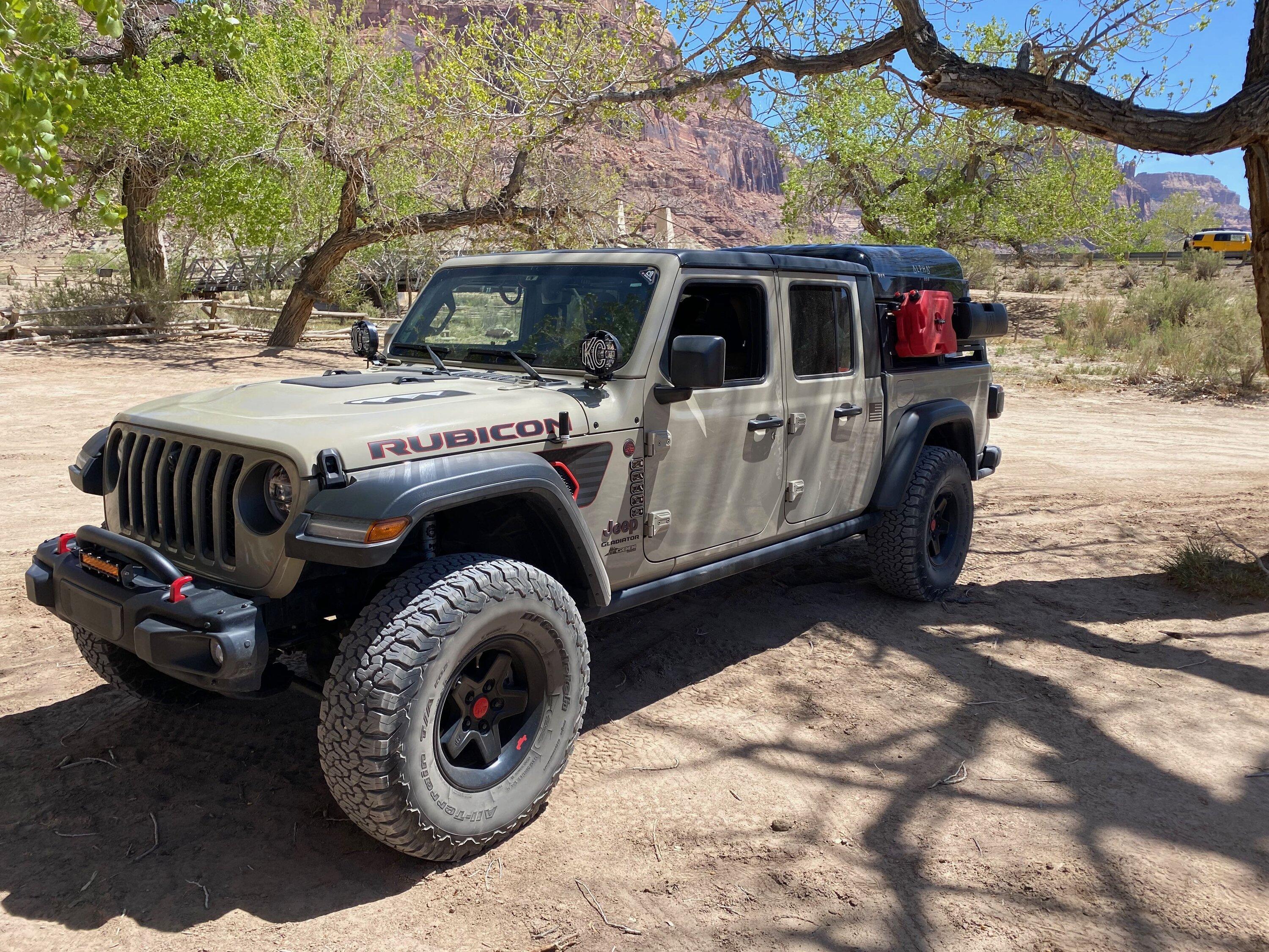 Jeep Gladiator 2020 Jeep Gladiator Rubicon, Gobi w/37s Loaded IMG_0042