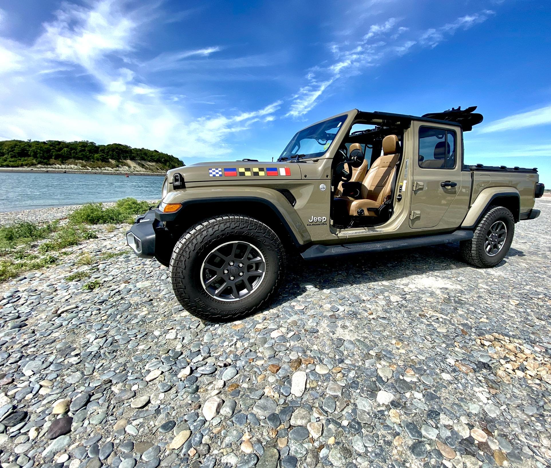 Jeep Gladiator Anyone regretting your saddle/brown leather seats? 14216E8F-019B-45D4-9C8A-774B3FCC6AA4