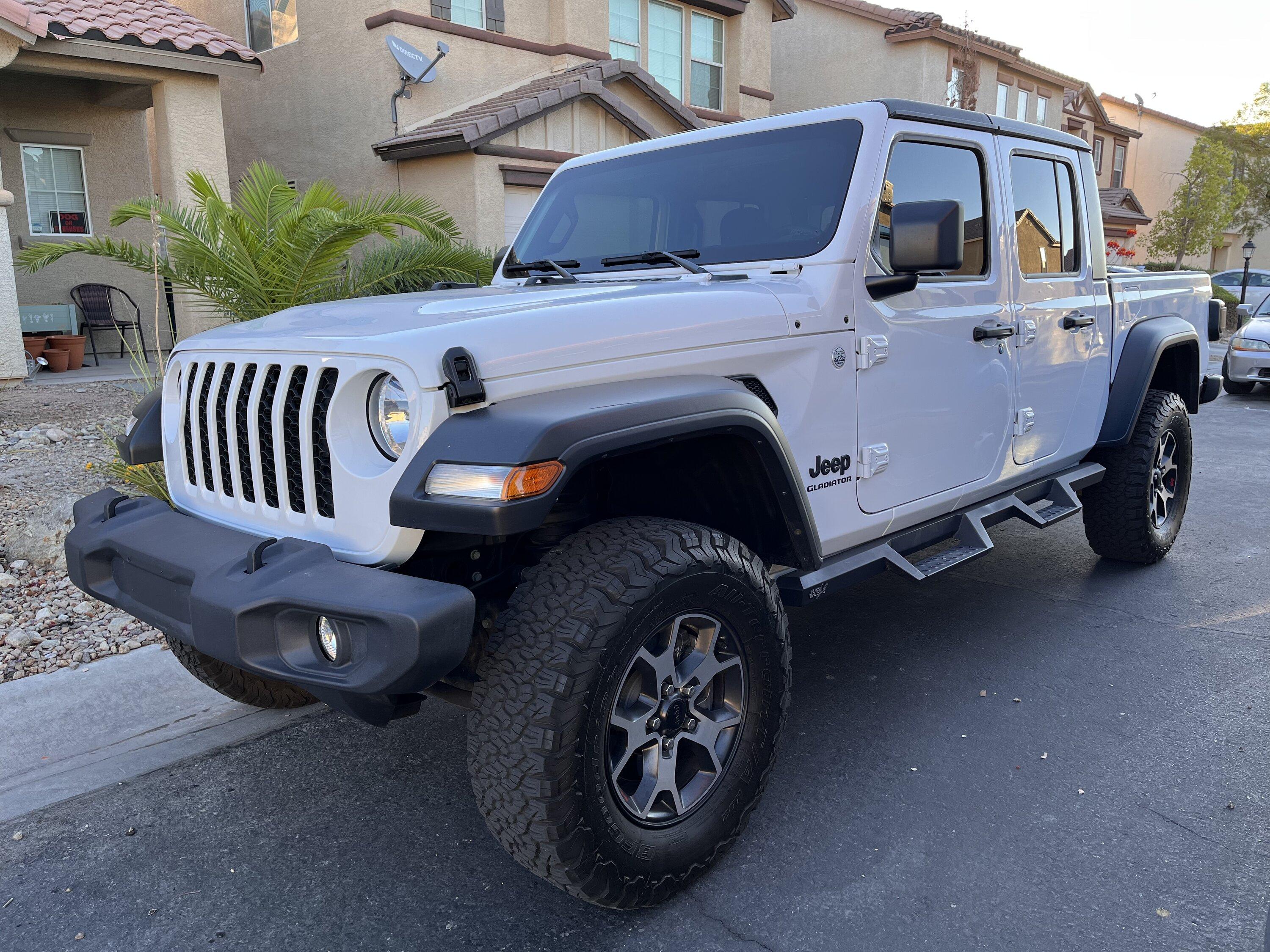 Jeep Gladiator BRIGHT WHITE Gladiator JT Club D58B43FF-32F1-4241-A2AD-D1DACCEFE444