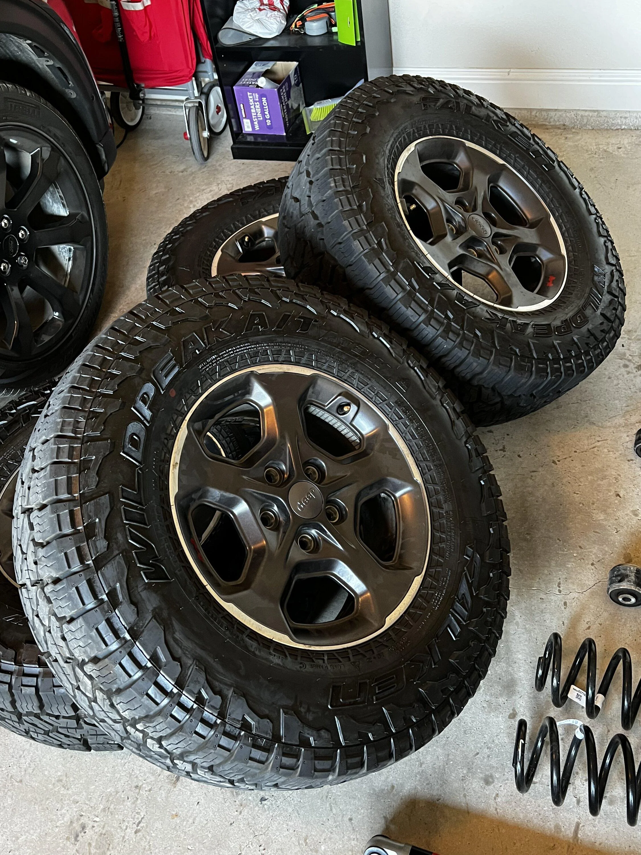 Jeep Gladiator SOLD - 2022 Gladiator Rubicon Diesel wheels, tires and stock suspension FC802F71-38DA-46CB-A0E0-D916C2B209A2
