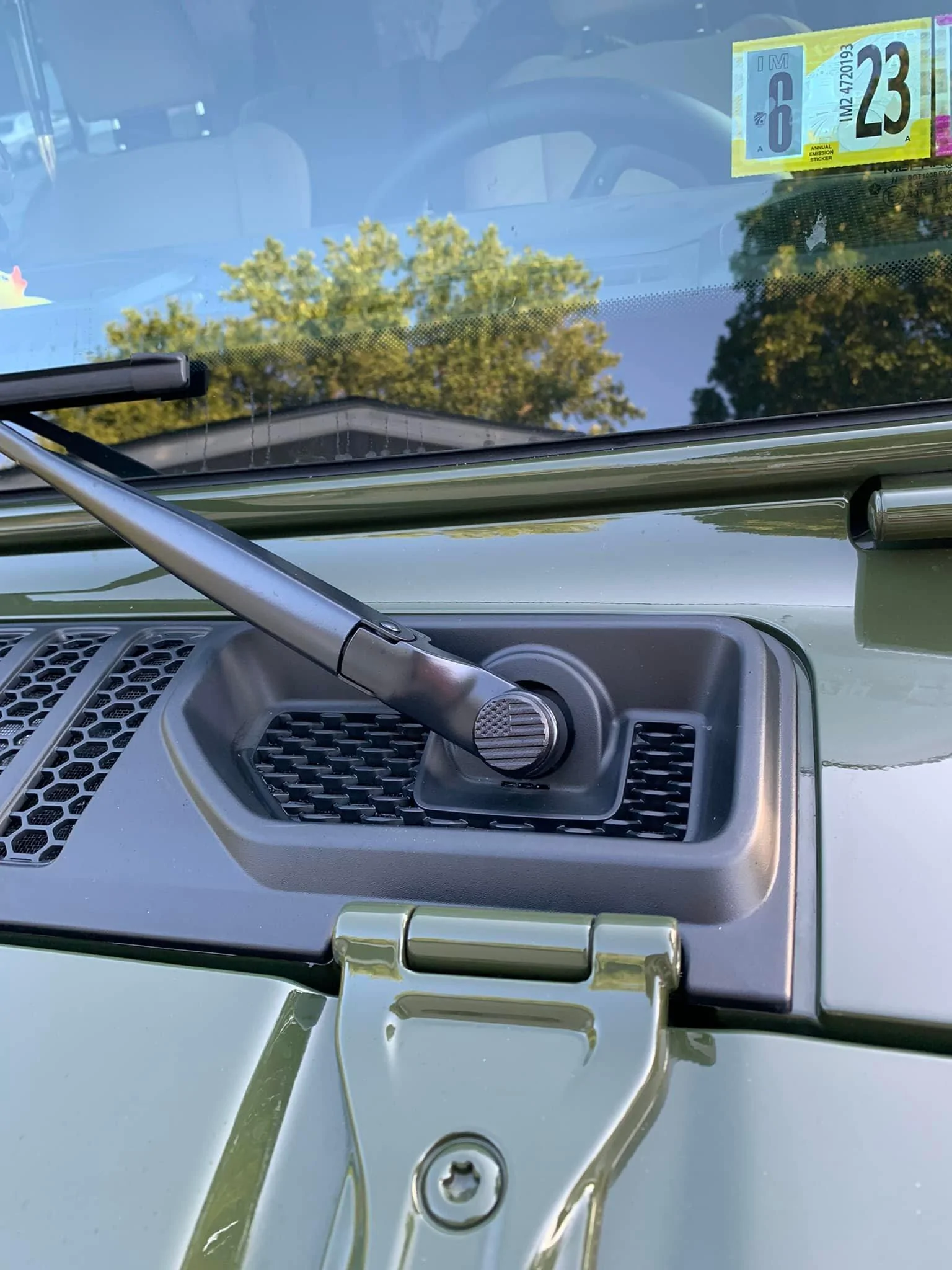 Jeep Gladiator ?? ☔️ Threedom Custom Wiper Arm Caps? Flag wiper caps