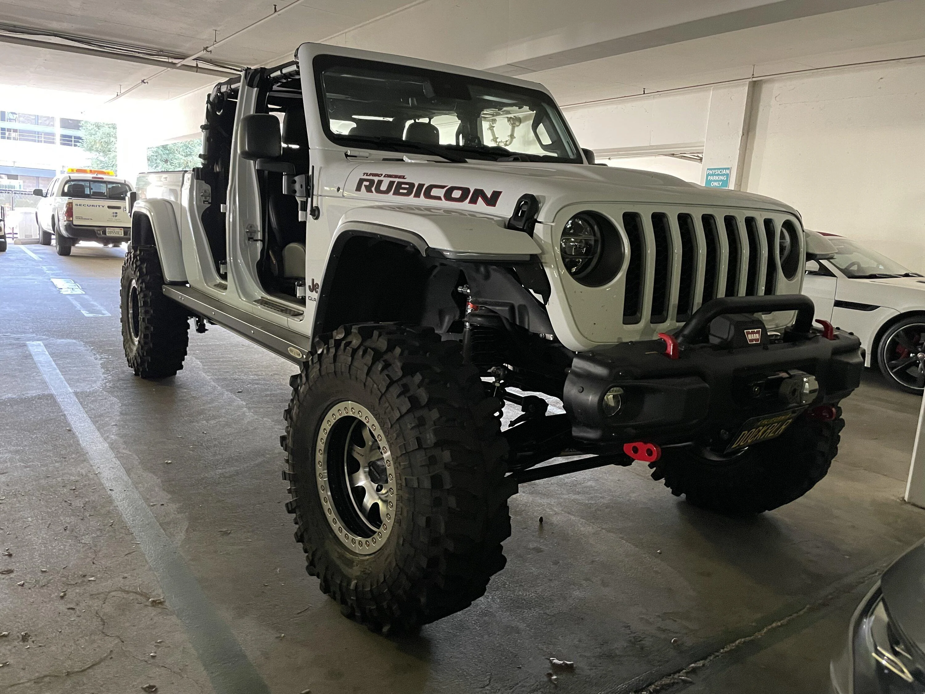 Jeep Gladiator BRIGHT WHITE Gladiator JT Club BA78CCC2-4B49-413A-90D3-81BF4A41E485