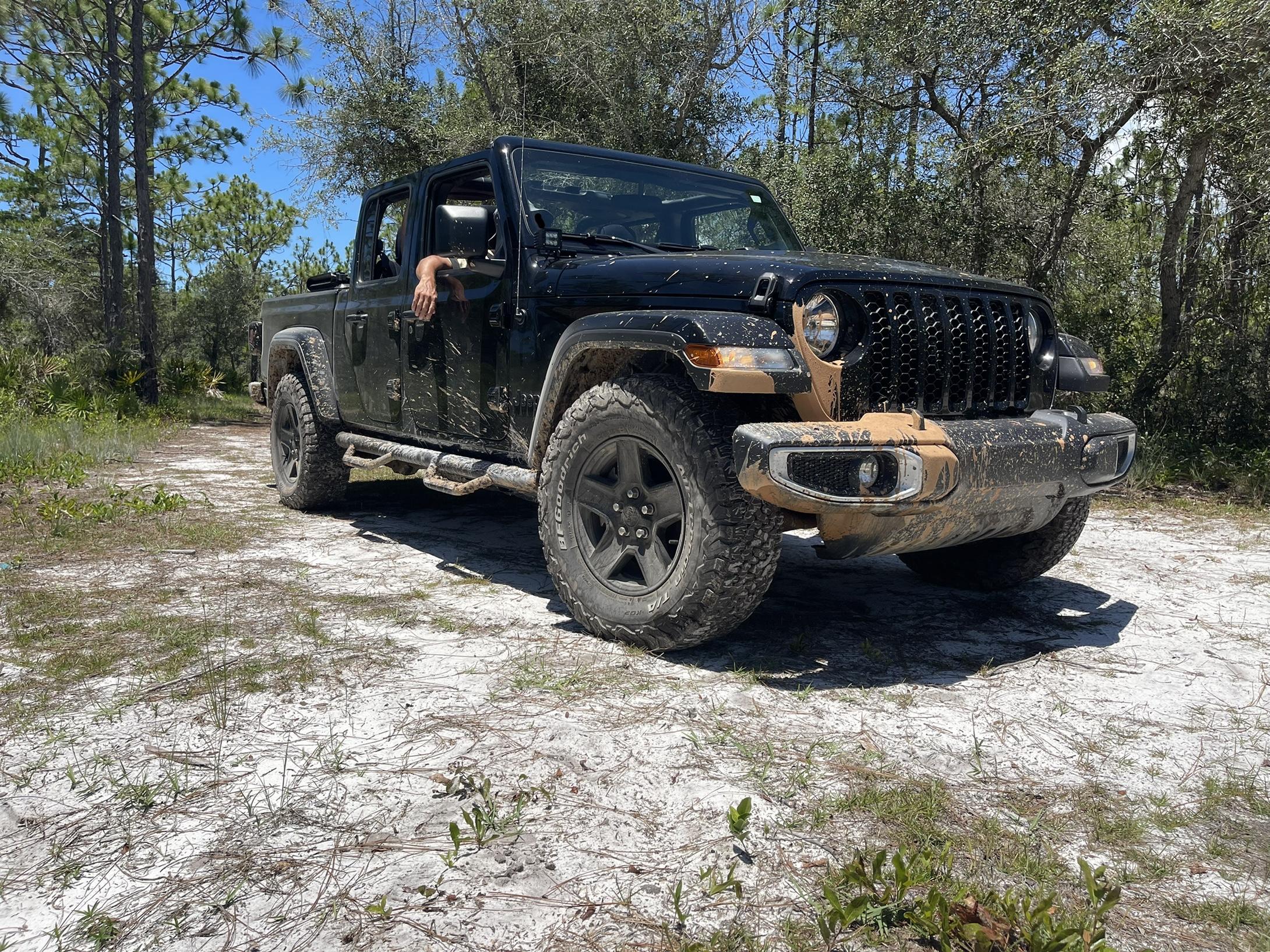 Jeep Gladiator BLACK Gladiator JT Club F078BB2A-081B-4B36-8B6D-128BD6F37024