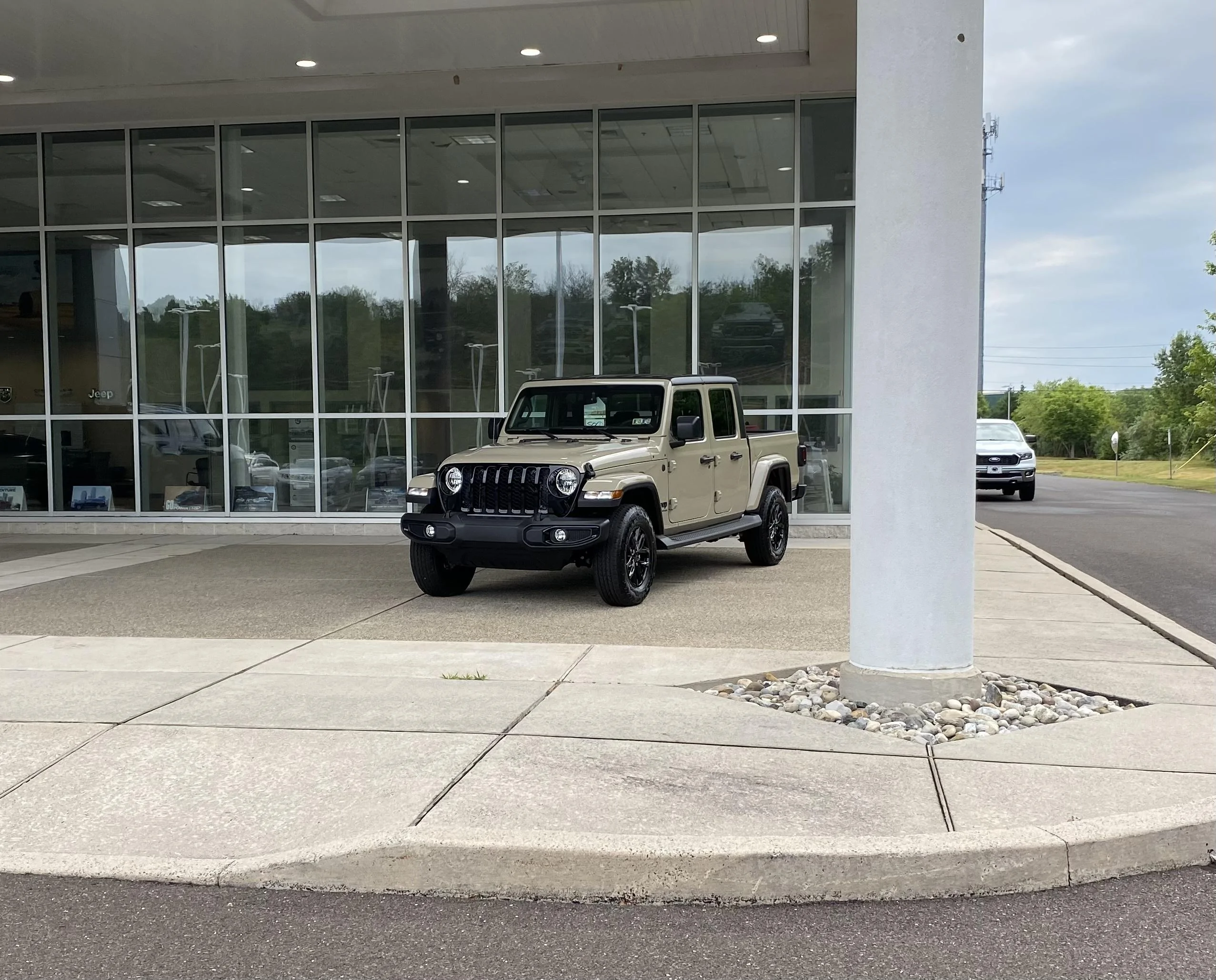 Jeep Gladiator Gobi Gladiators Waiting Room 5CA55310-A798-4A9E-AFE4-6166A6A199A8