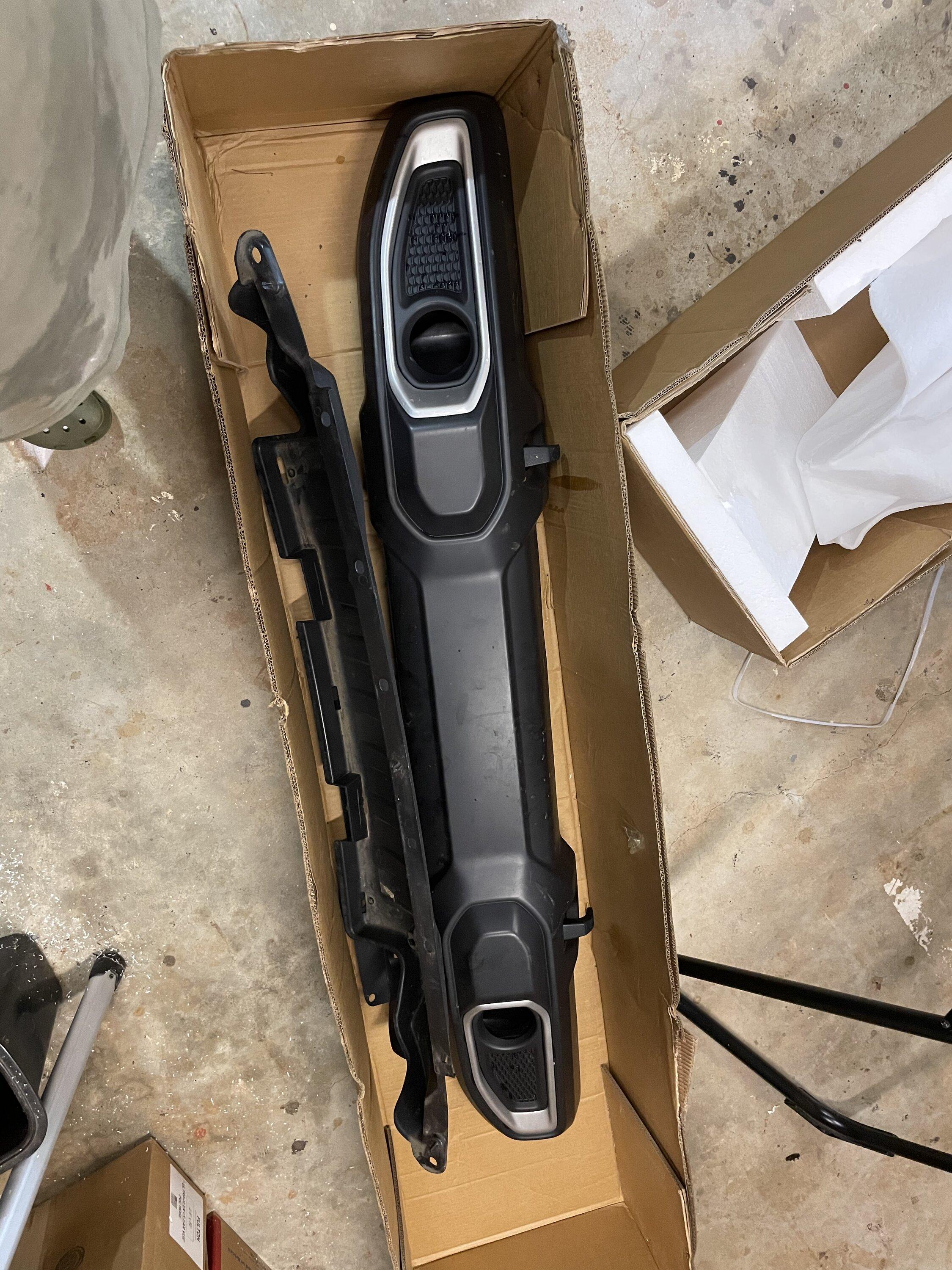 Jeep Gladiator Overland Bumper Takeoff 670EE59E-C9E3-4B5F-AFFB-3CB1AE24E701