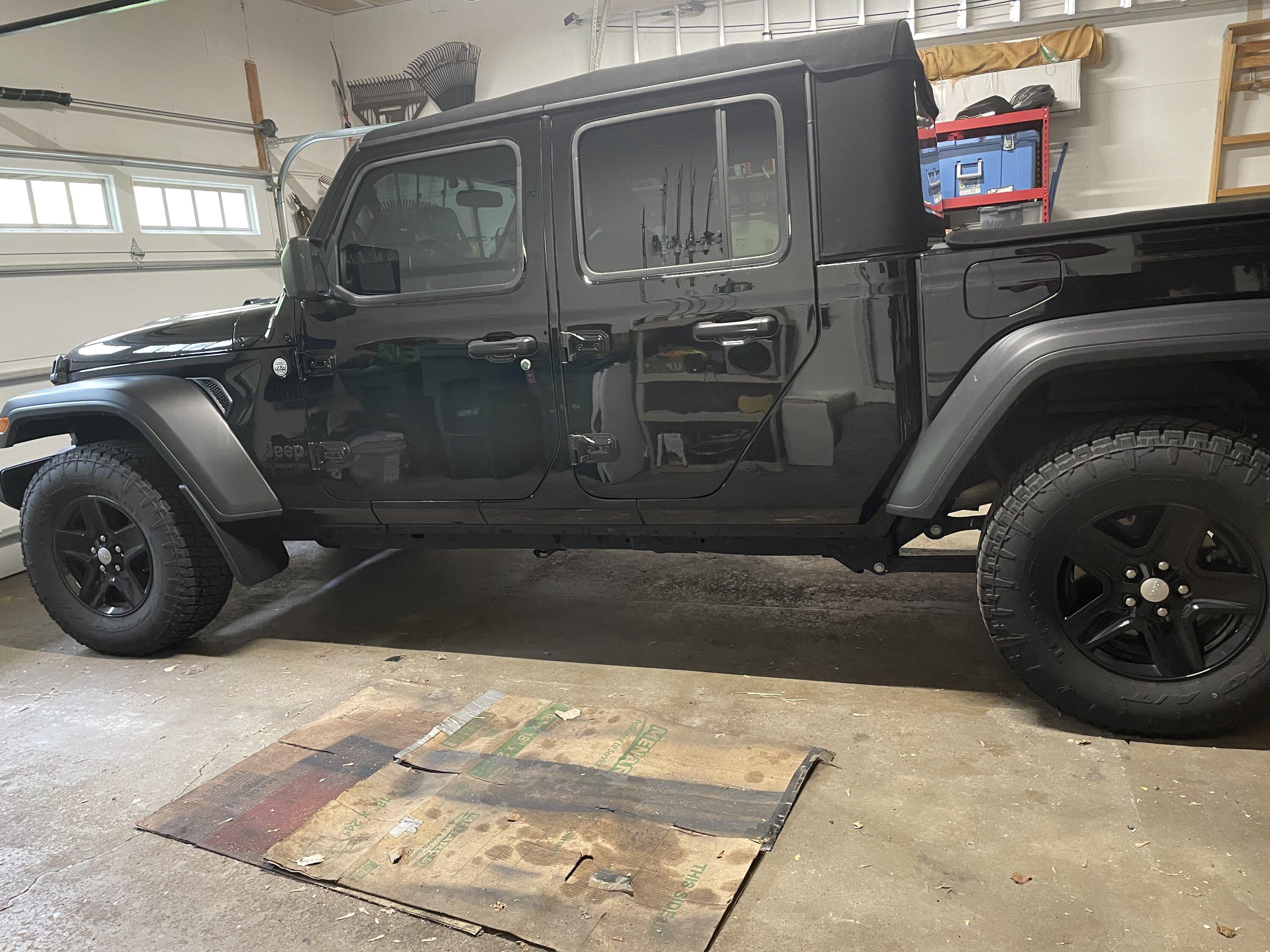 Jeep Gladiator FS: Premium Soft Top 0D060219-1F31-4B4E-868D-44F81E461BE2