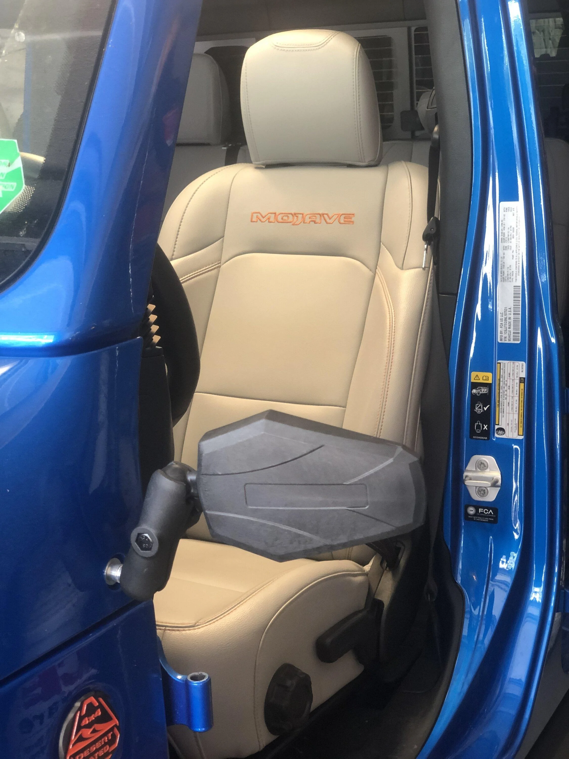 Jeep Gladiator Anyone regretting your saddle/brown leather seats? 1657465811338