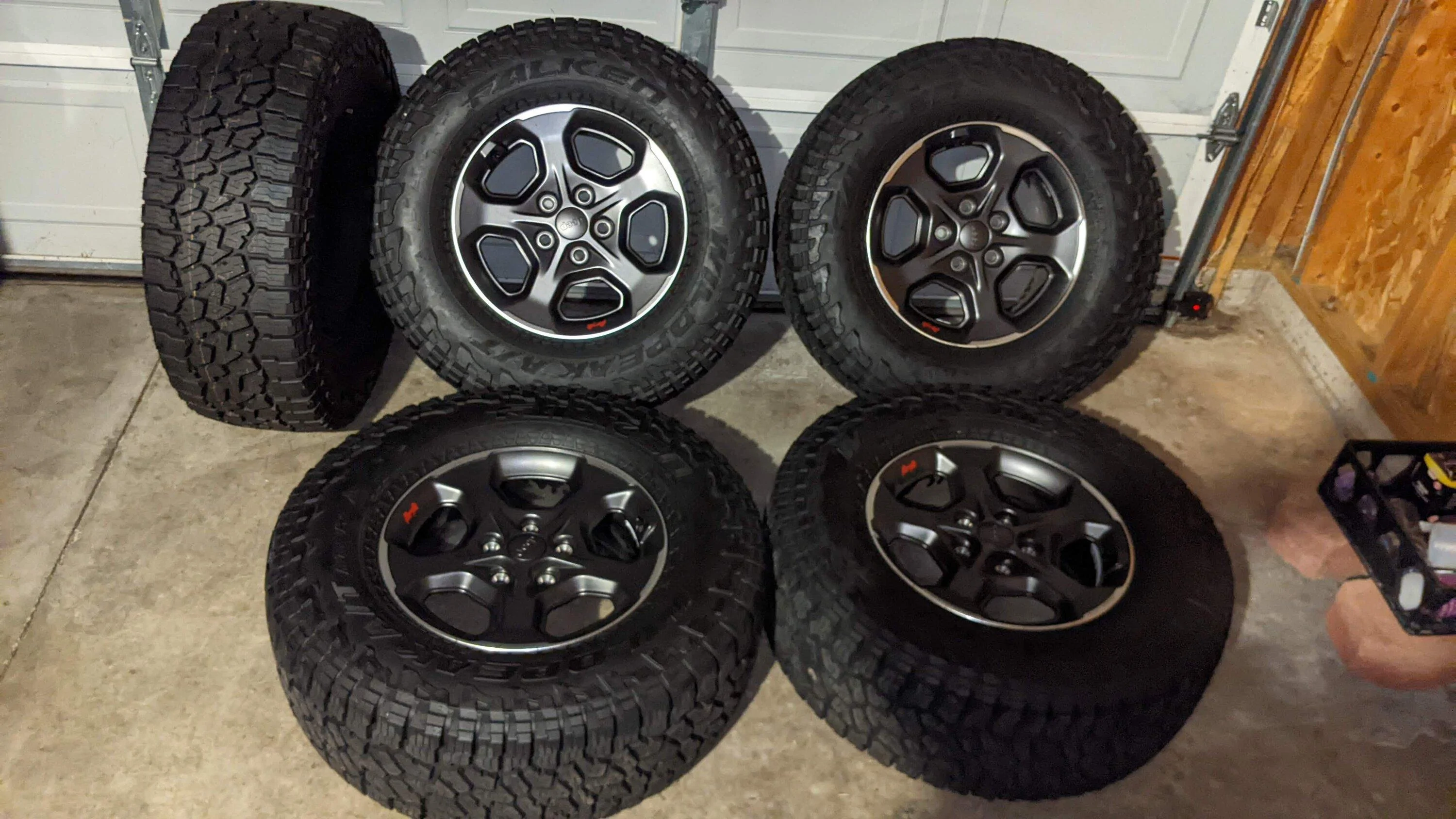 Jeep Gladiator 4 Rubicon wheels/tires with spare tire PXL_20220709_233048784