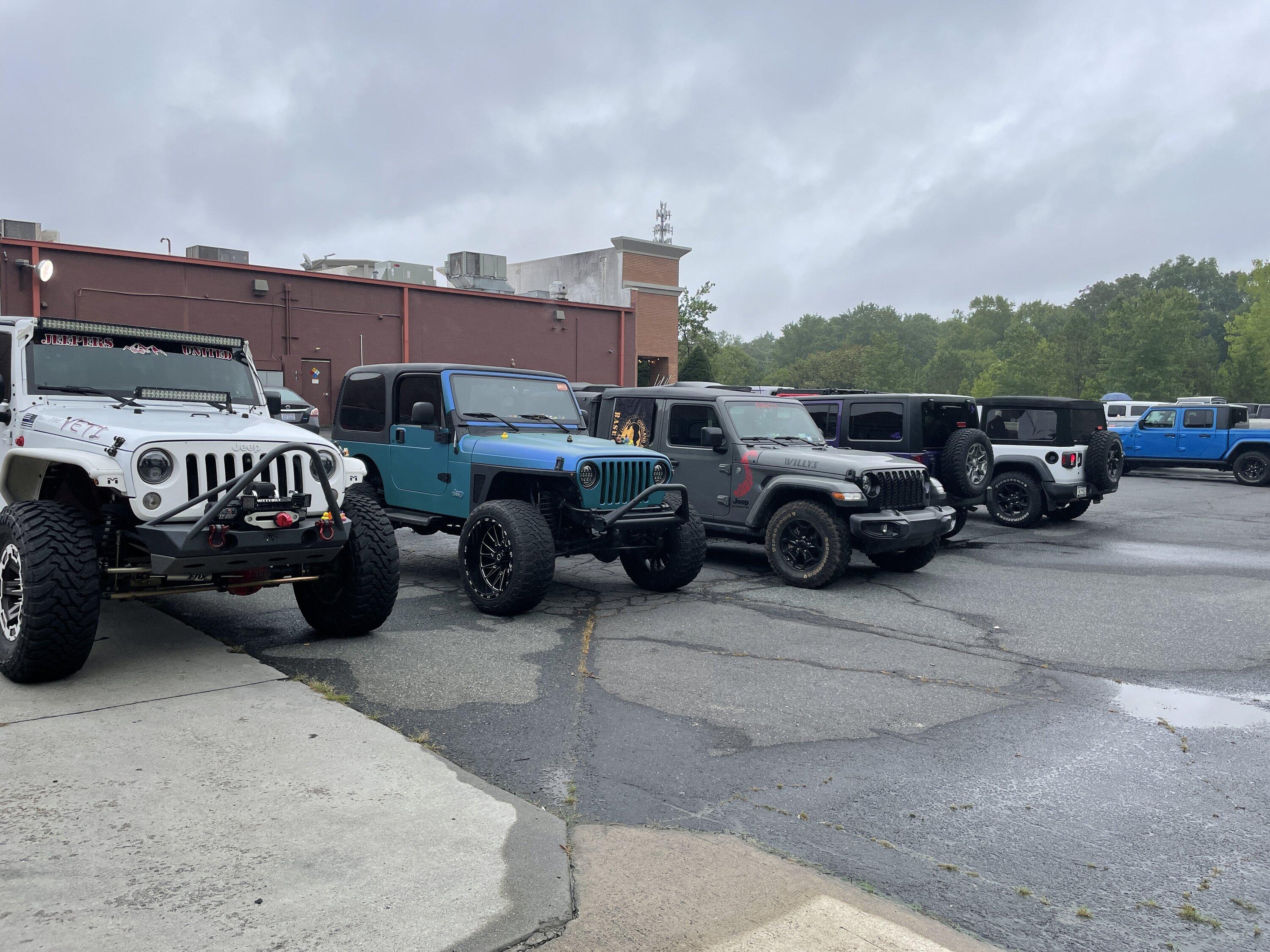Jeep Gladiator Jeeps Parking Next To Jeeps 992CFADA-E942-4E82-9D85-DD20D16FB920