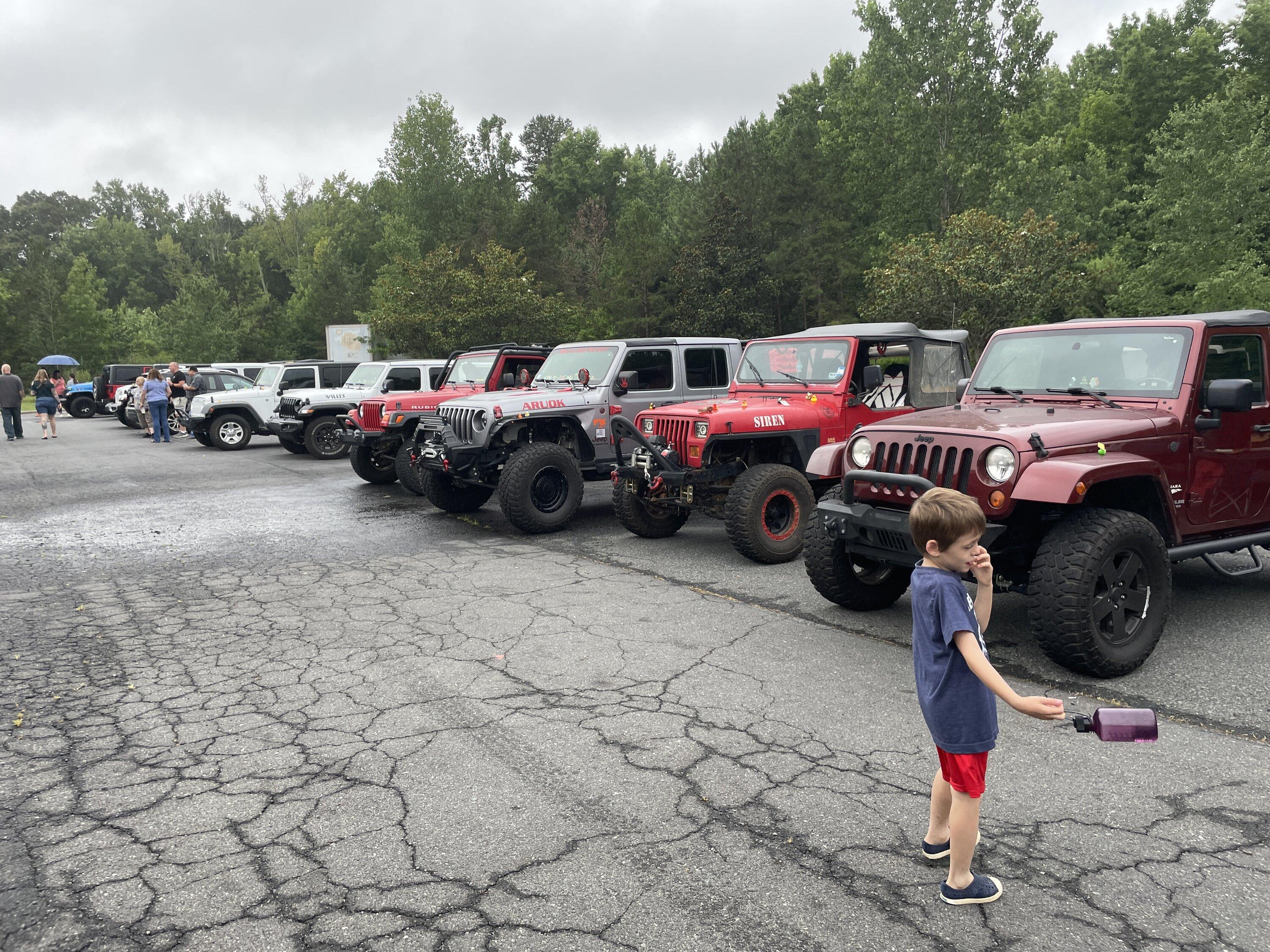 Jeep Gladiator Jeeps Parking Next To Jeeps 15B682D0-67B7-485B-9A21-7EF02A32FA0B