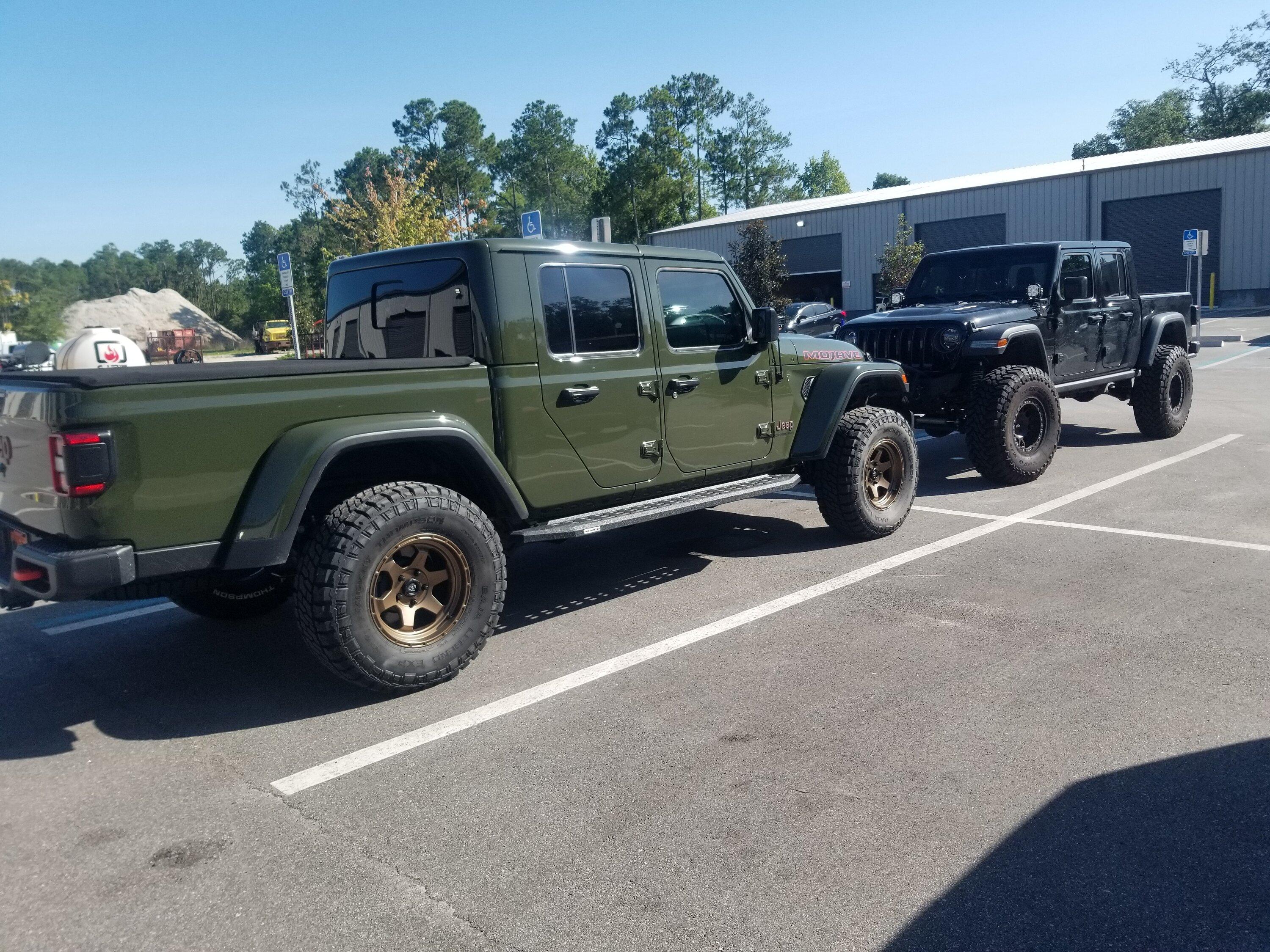 Jeep Gladiator Jeeps Parking Next To Jeeps 20220706_093442