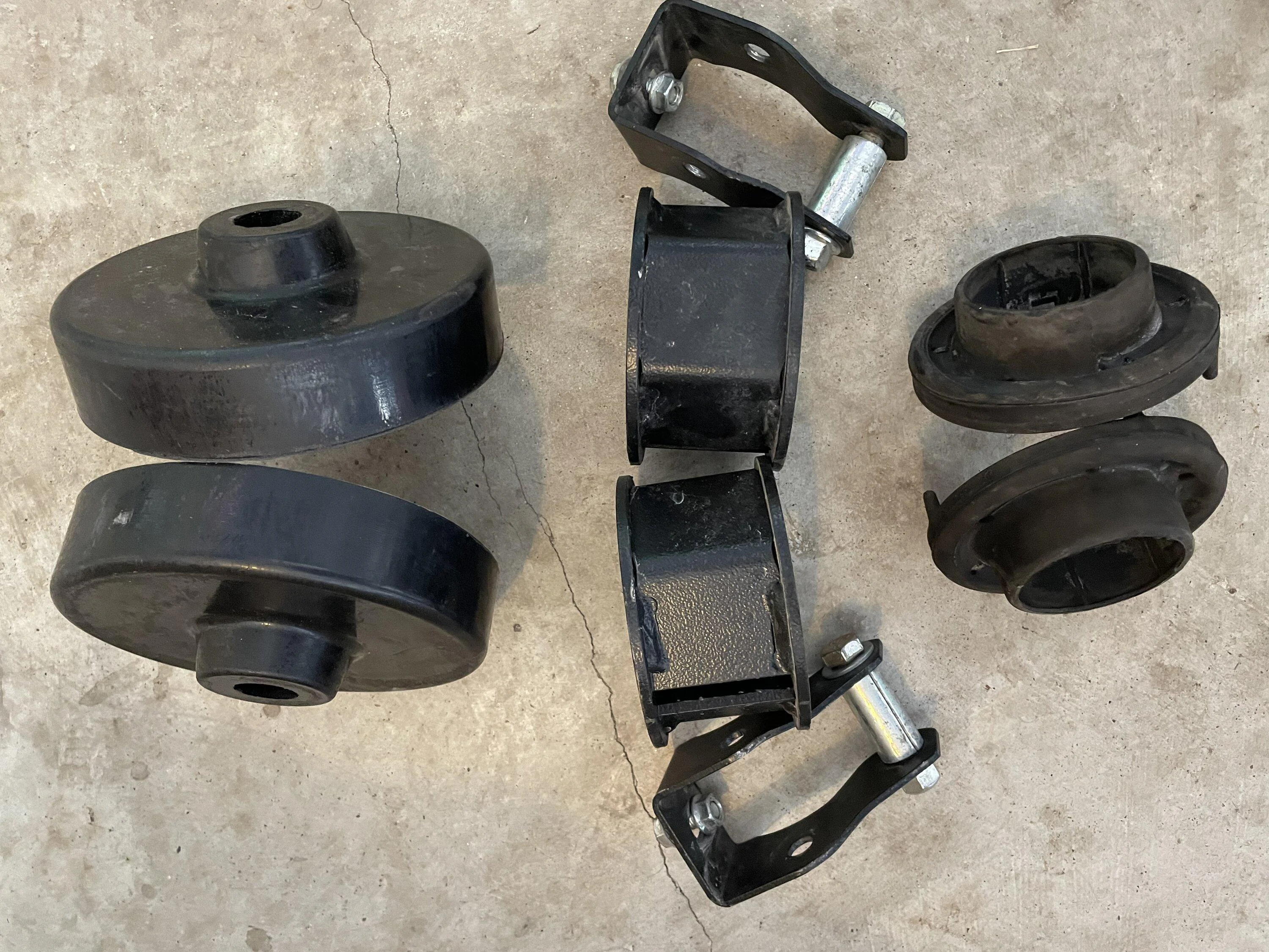 Jeep Gladiator Spacer leveling/lift kit 2.5 inch from and 1.5 inch rear 38E348A5-127A-4F85-AA0F-77D906695A97