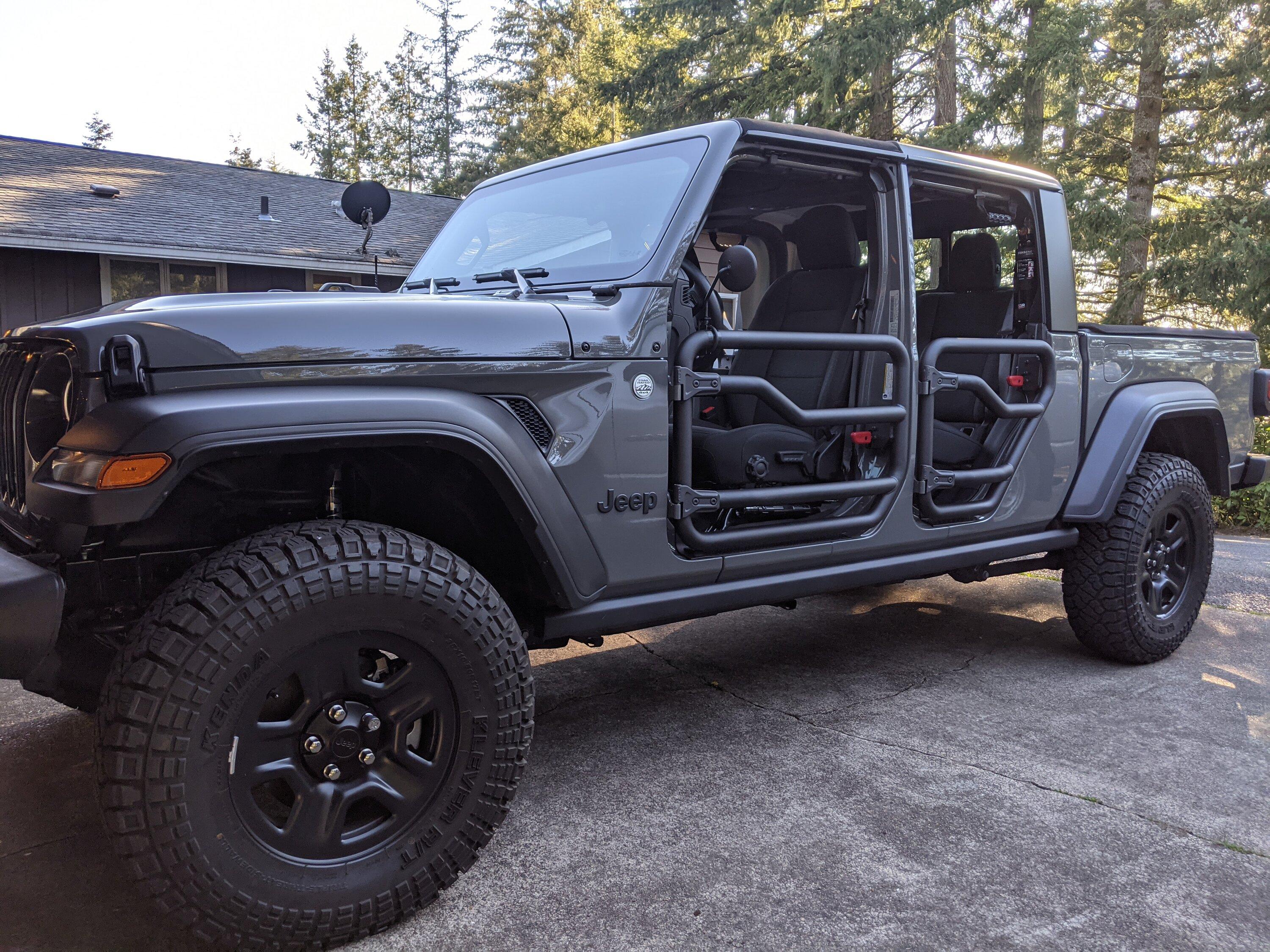 Jeep Gladiator Kenda Klever R/T KR601 35x10.50R17 PXL_20210415_001602602