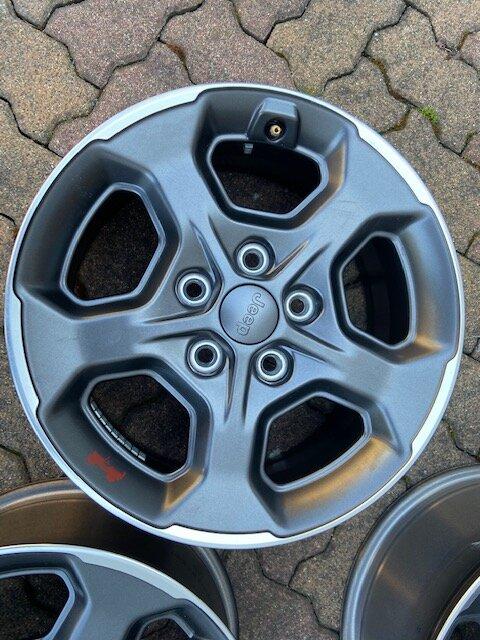 Jeep Gladiator 17" OEM Rubicon Granite Crystal Wheels IMG_5863