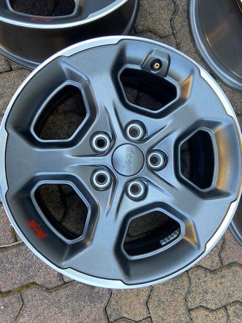 Jeep Gladiator 17" OEM Rubicon Granite Crystal Wheels IMG_5865 (1)