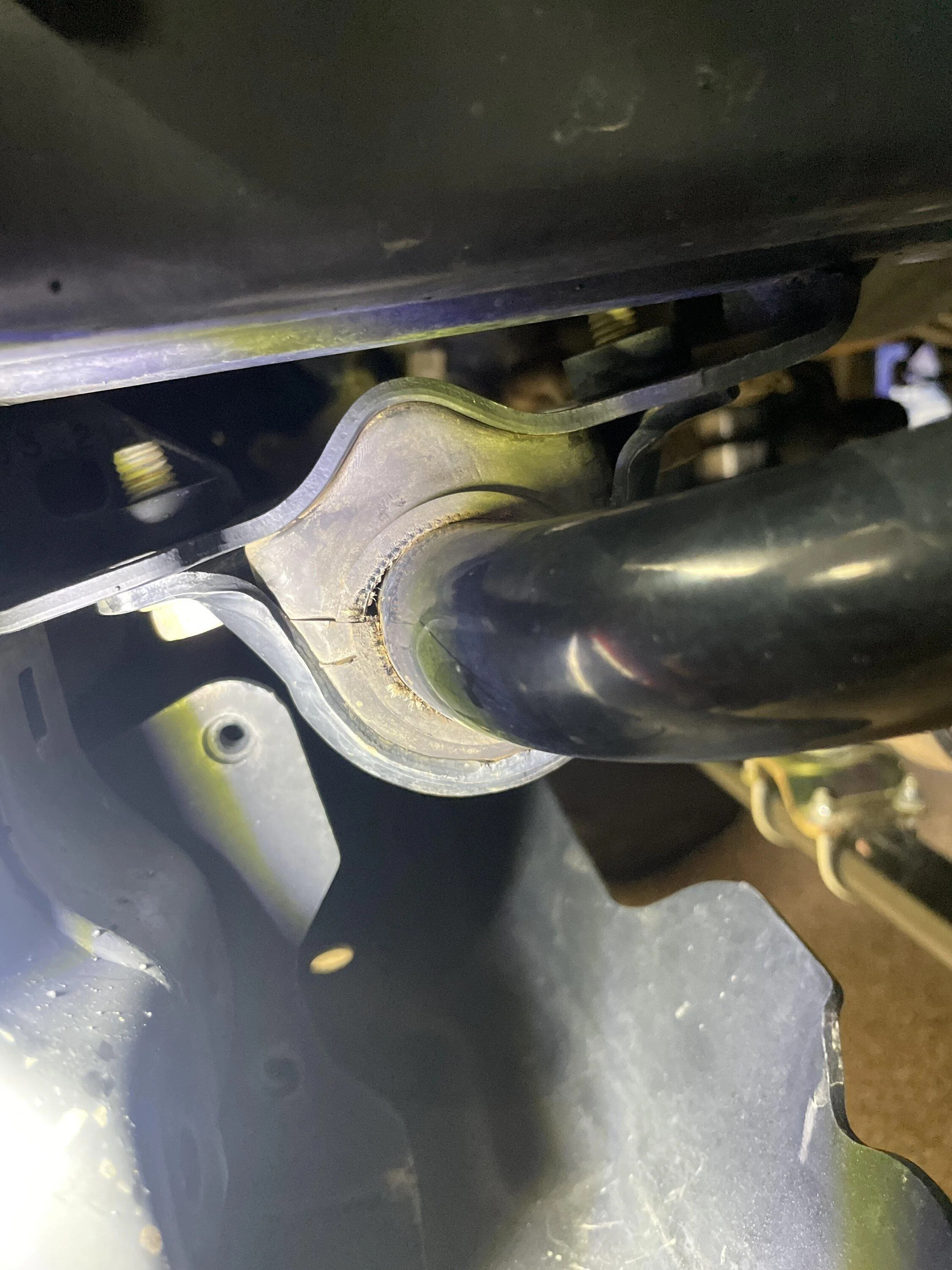Jeep Gladiator Broken Front Sway Bar Bushings-solved imag
