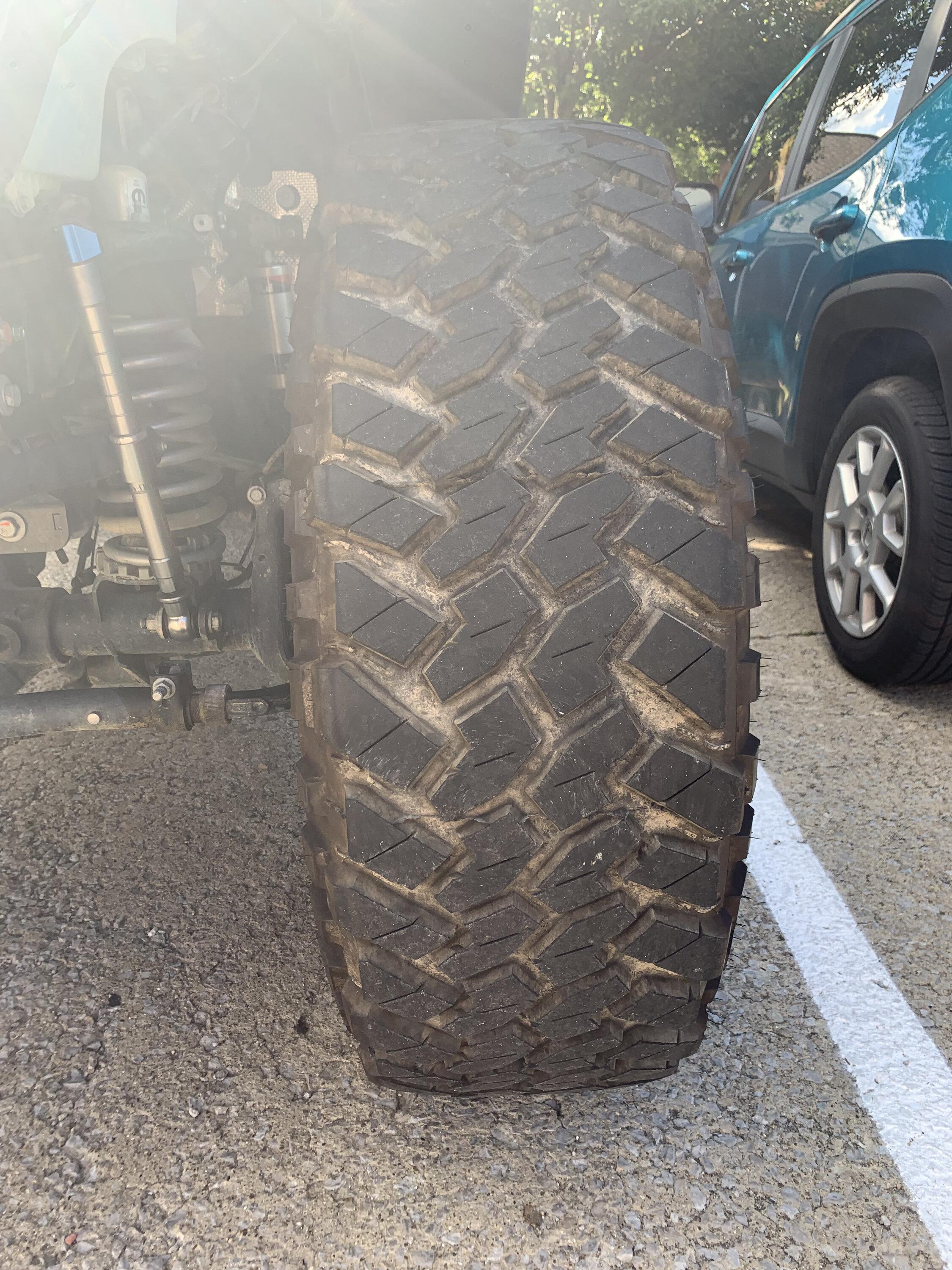 Jeep Gladiator 40 trail grapplers black rhino wheels 27216DA9-BE00-45FF-94BE-0F720DB437E0