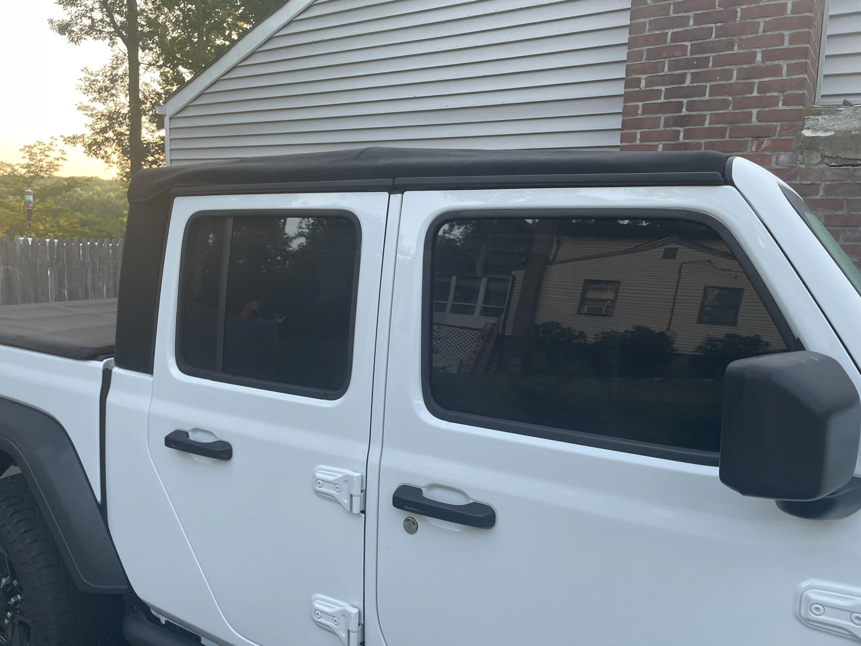 Jeep Gladiator Premium twill soft top with soft top window bag 55DC5D61-5075-444F-8C8A-65D21020D9B8