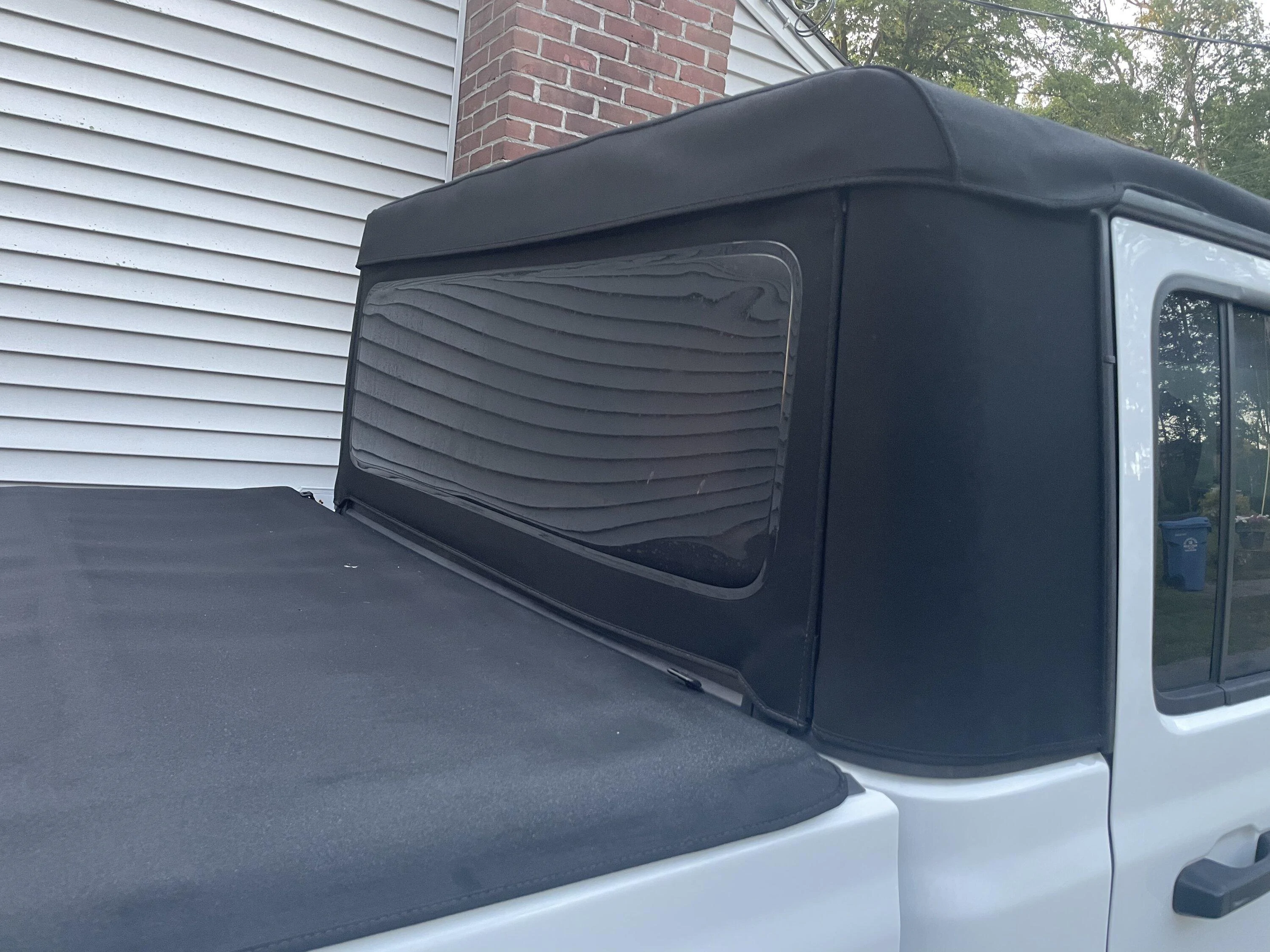 Jeep Gladiator Premium twill soft top with soft top window bag AE060883-8F63-42DF-AAAA-9573AFB21860