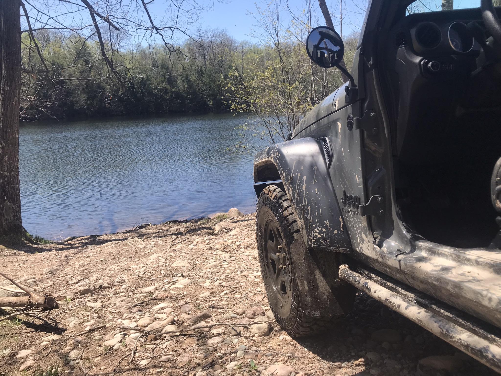 Jeep Gladiator Kenda Klever R/T KR601 35x10.50R17 IMG_2991.JPEG