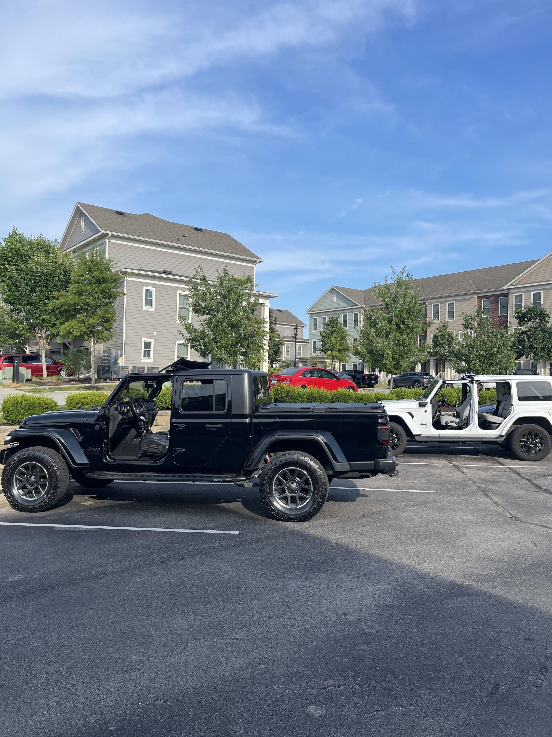 Jeep Gladiator Jeeps Parking Next To Jeeps B6CB26CA-40B1-4A9B-B3E3-35FF9E2D0B10