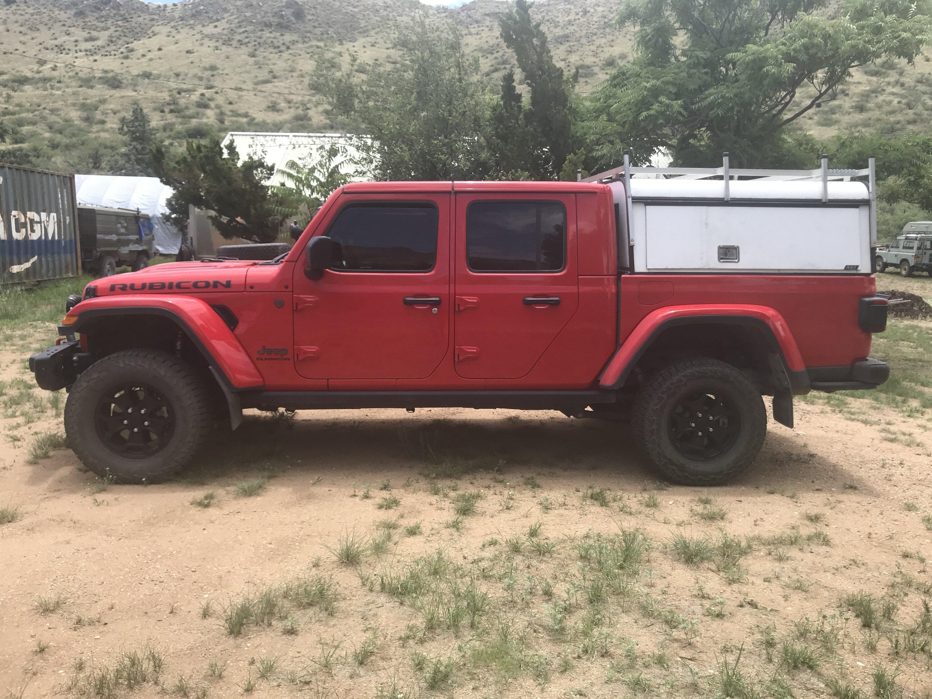Jeep Gladiator Shortened ARE aluminum topper. IMG_4965.JPG