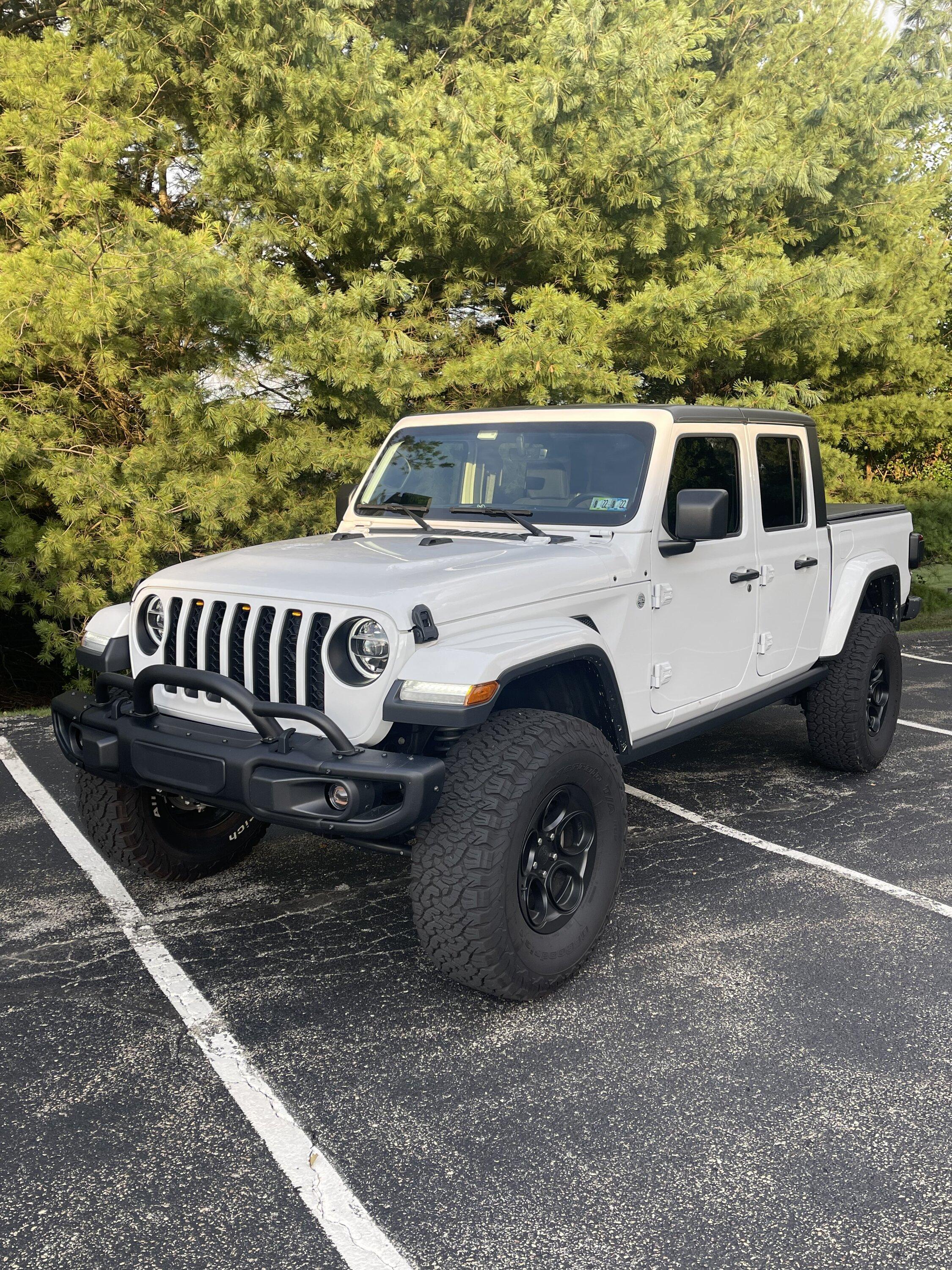 Jeep Gladiator 2020 Jeep Gladiator Overland AEV Lift 37's 9k Miles B9579906-149F-4B43-99BF-CED7BC0ABCB0
