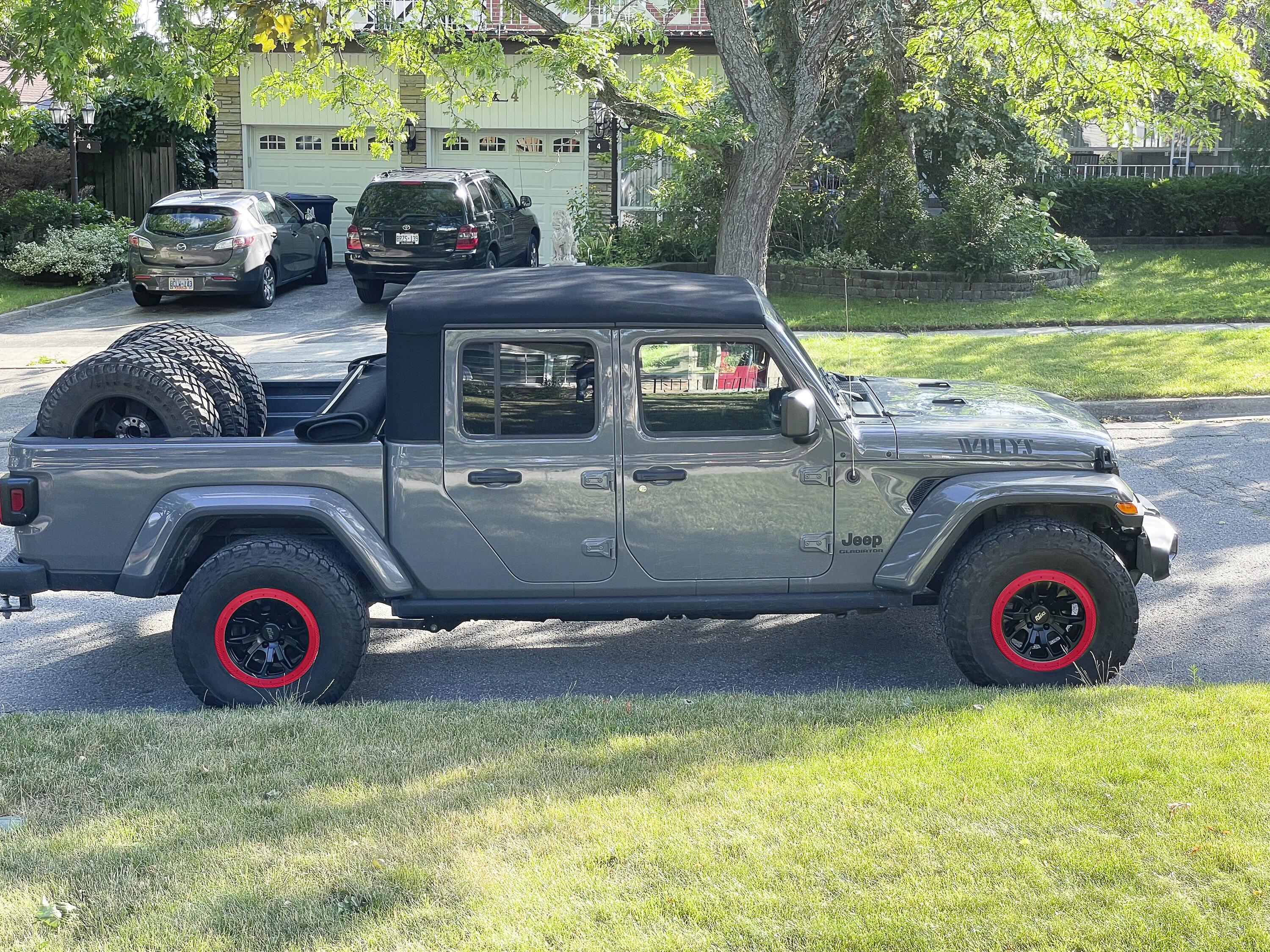 Jeep Gladiator Photoshop help PLEASE (wheel rings) RED