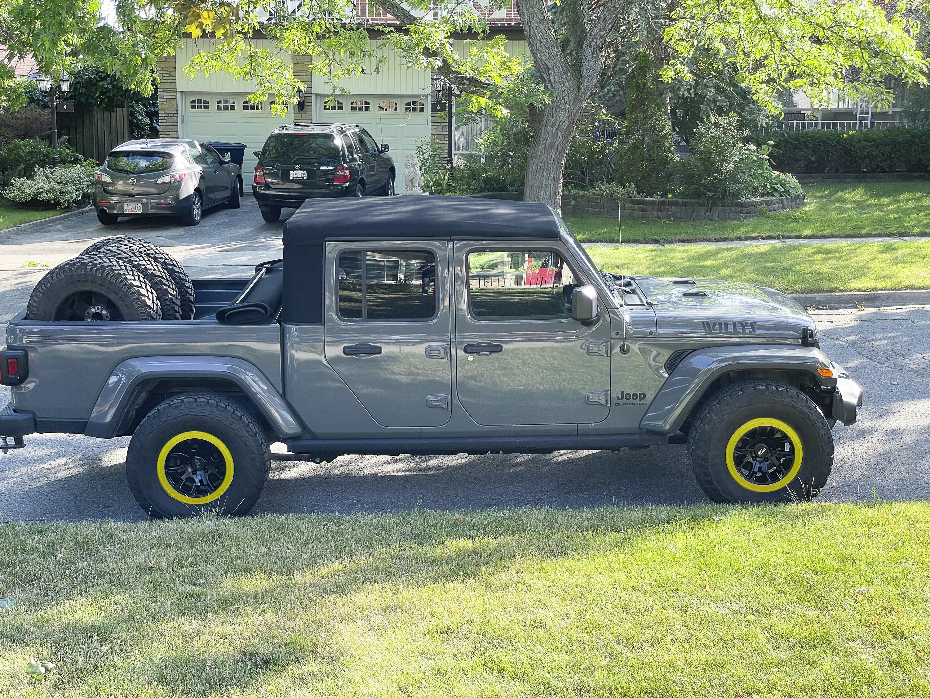 Jeep Gladiator Photoshop help PLEASE (wheel rings) YELLO