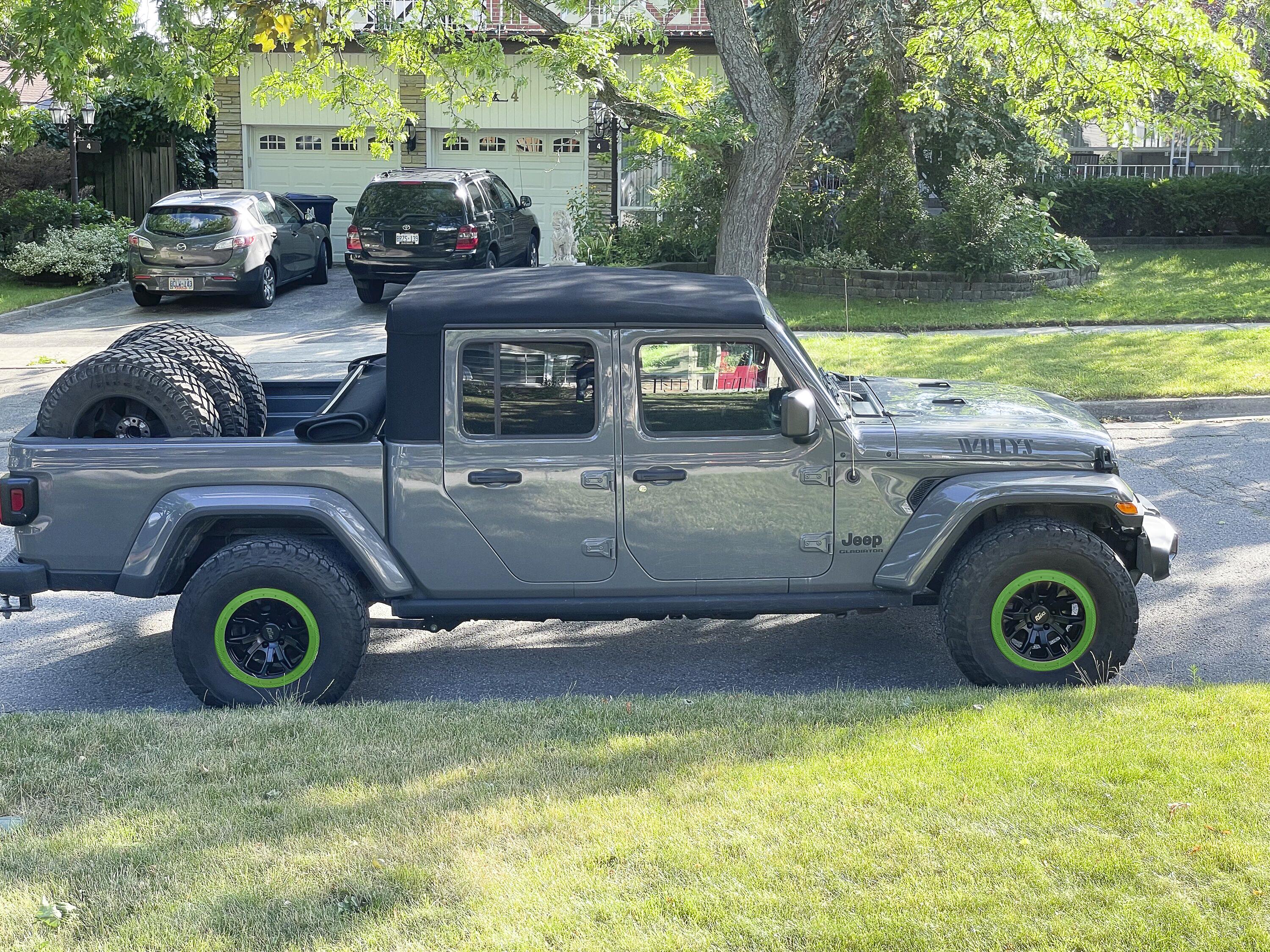 Jeep Gladiator Photoshop help PLEASE (wheel rings) GREEN