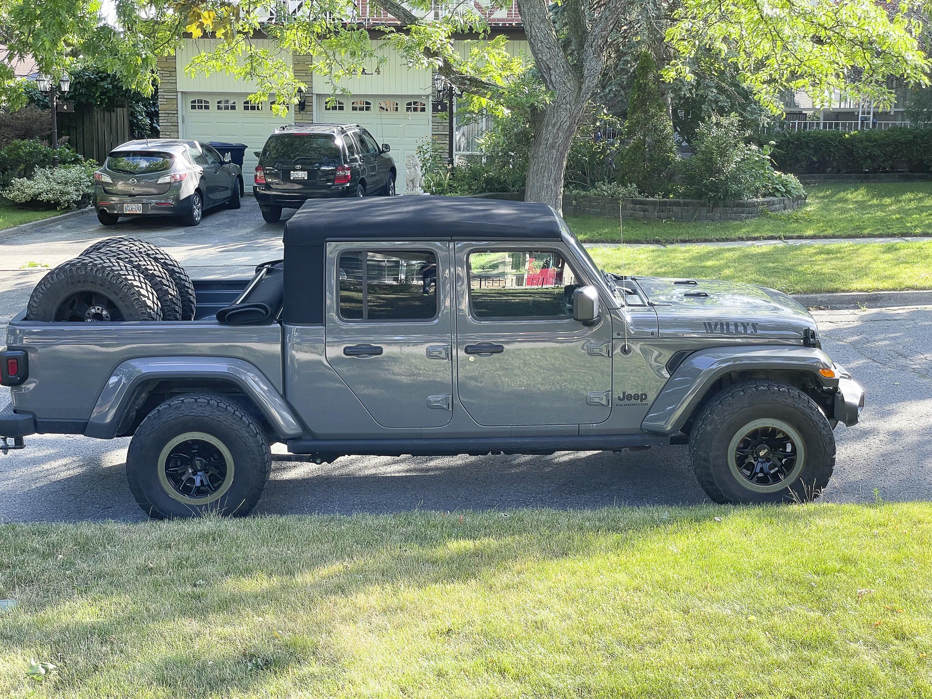 Jeep Gladiator Photoshop help PLEASE (wheel rings) GRAY