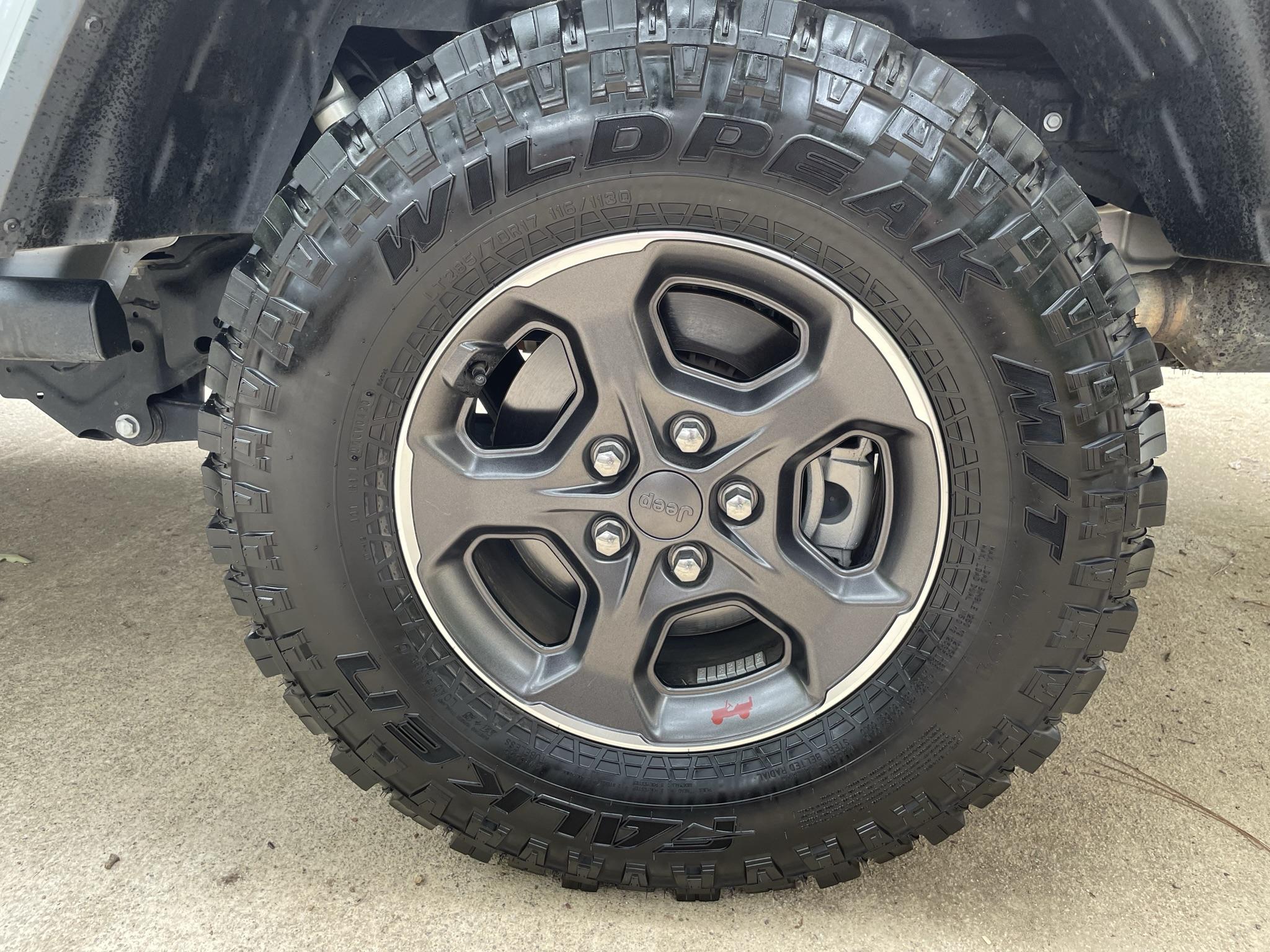 Jeep Gladiator 4 Rubicon take-off wheels and MT tires with TPMS IMG_1608