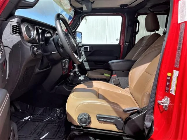 Jeep Gladiator Anyone regretting your saddle/brown leather seats? 29677889441x640