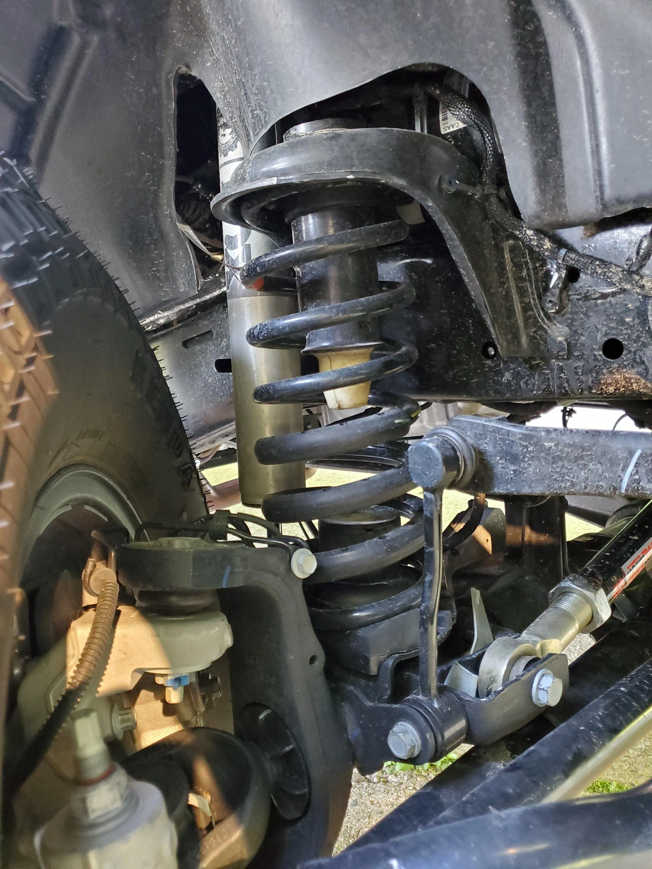 Jeep Gladiator Factory lift's, how to distinguish if it has one? 20220710_184118