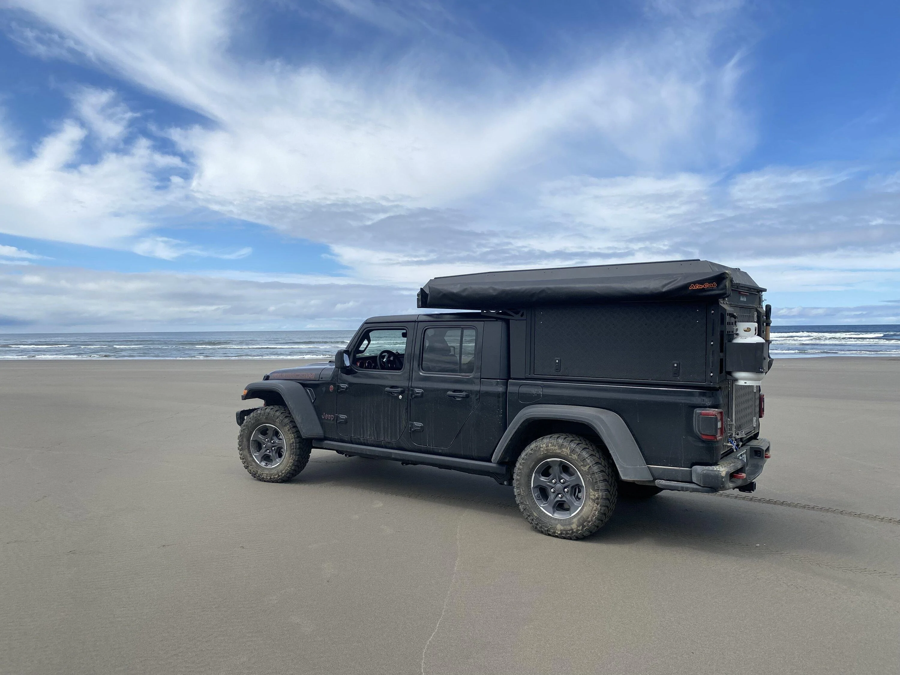 Jeep Gladiator Alu-Cab Canopy Camper Roll Call IMG_6336