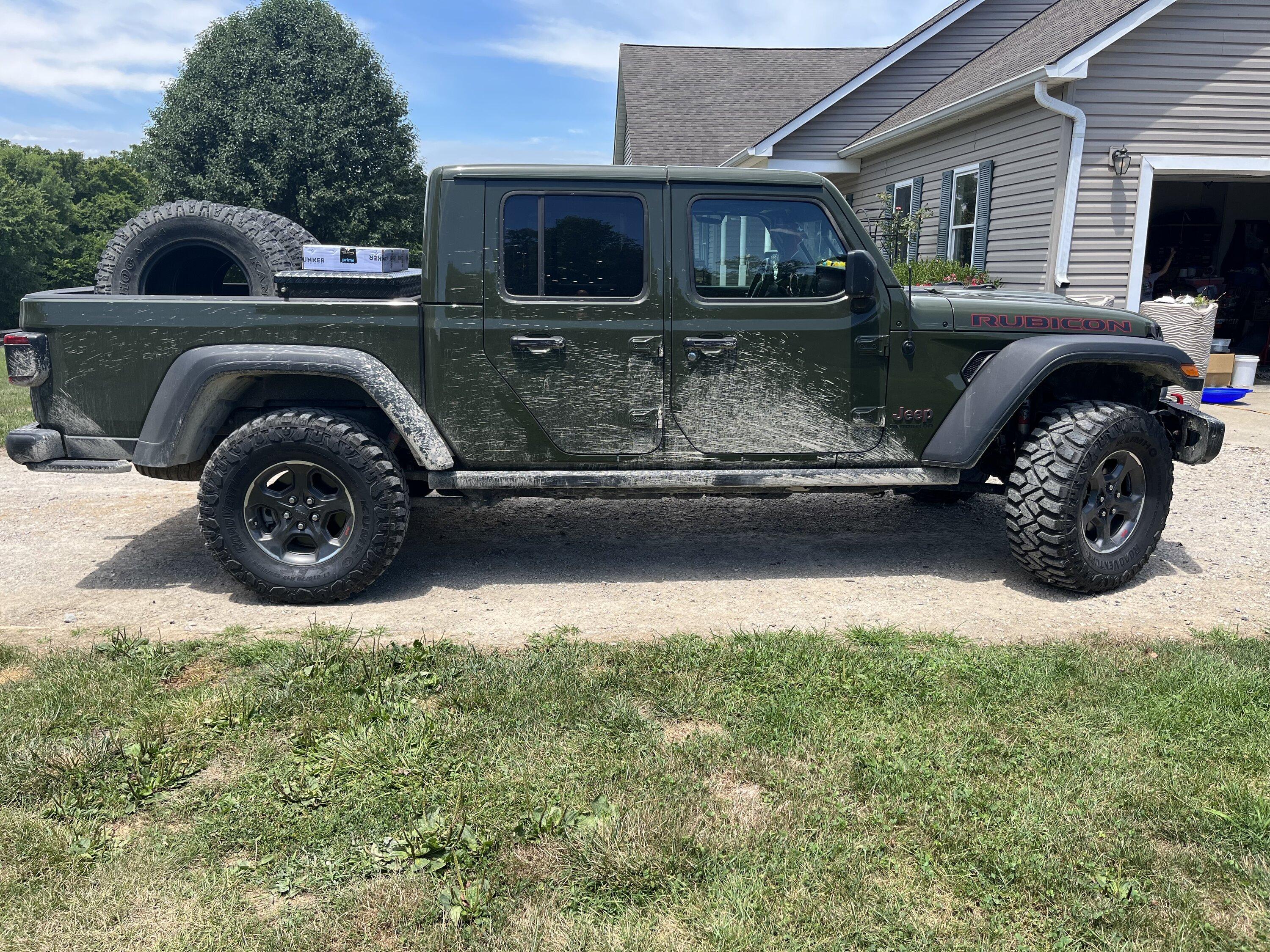 Jeep Gladiator They're real, and they're spectacular. $1100 on sale 315/70r17 kumho mt71 1EA5B1F2-3ED9-40AC-86B9-C75D79C54BDA