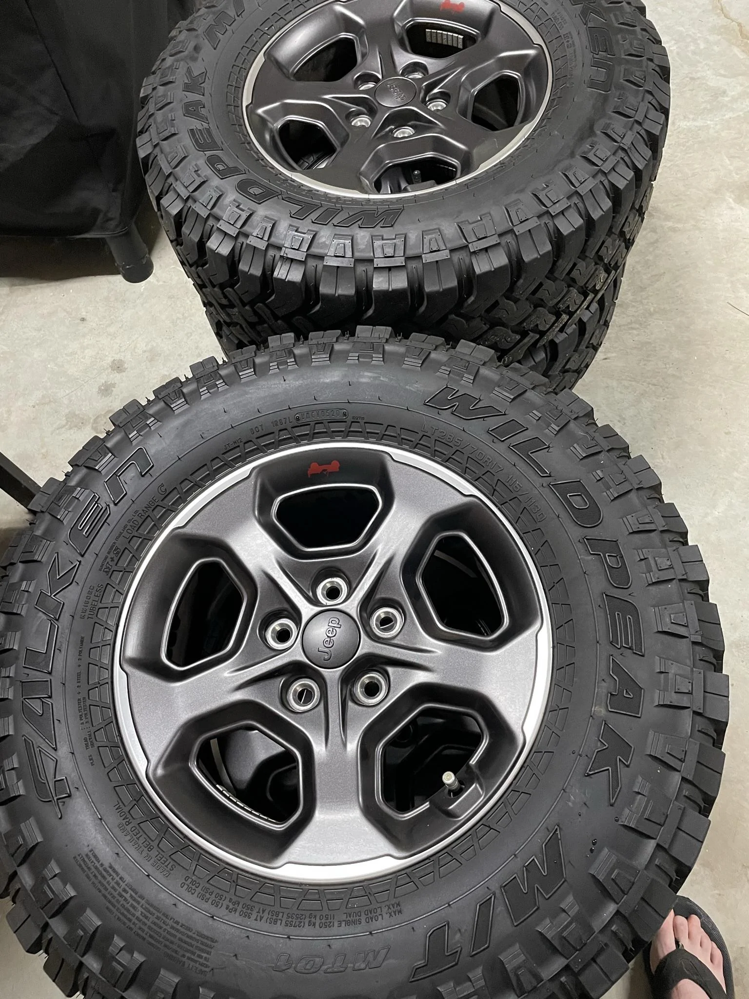 Jeep Gladiator 4 Rubicon take-off wheels and MT tires with TPMS IMG_1733